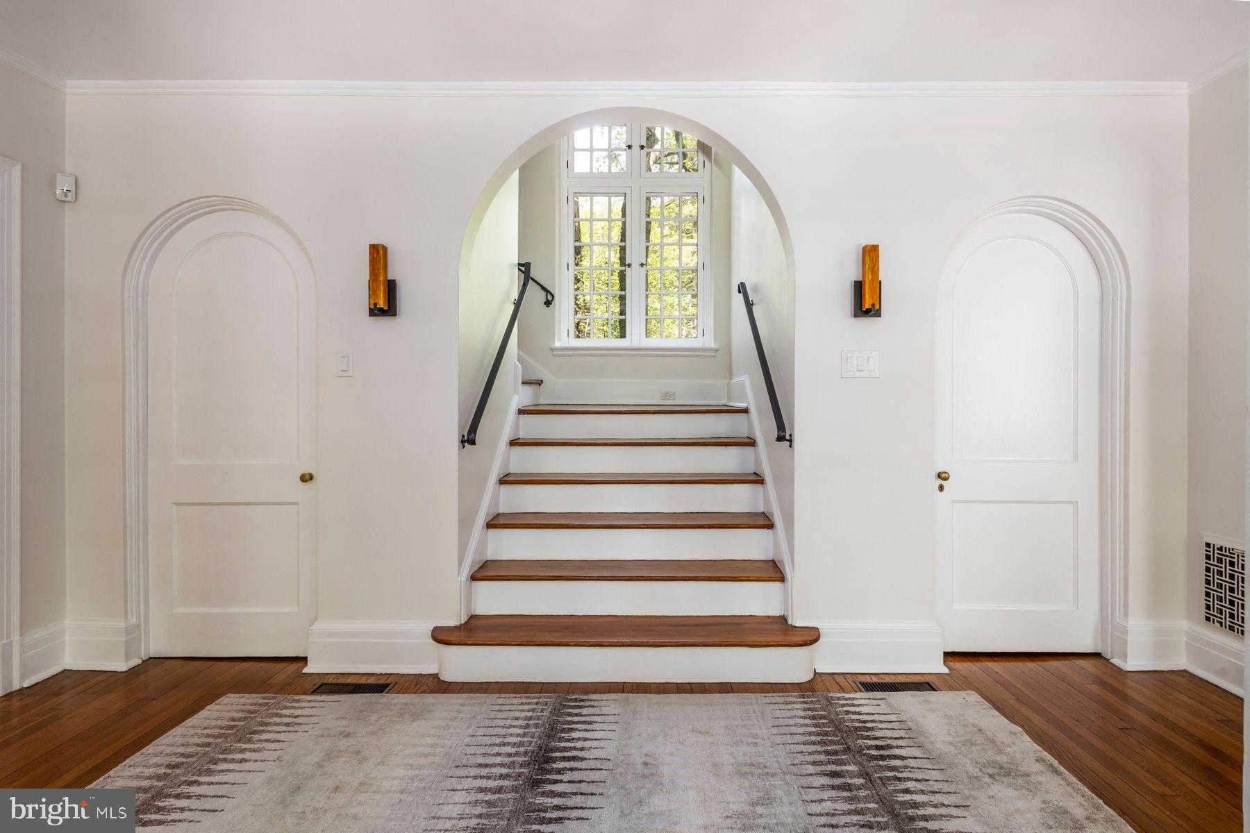 CHESTNUT HILL - Residential