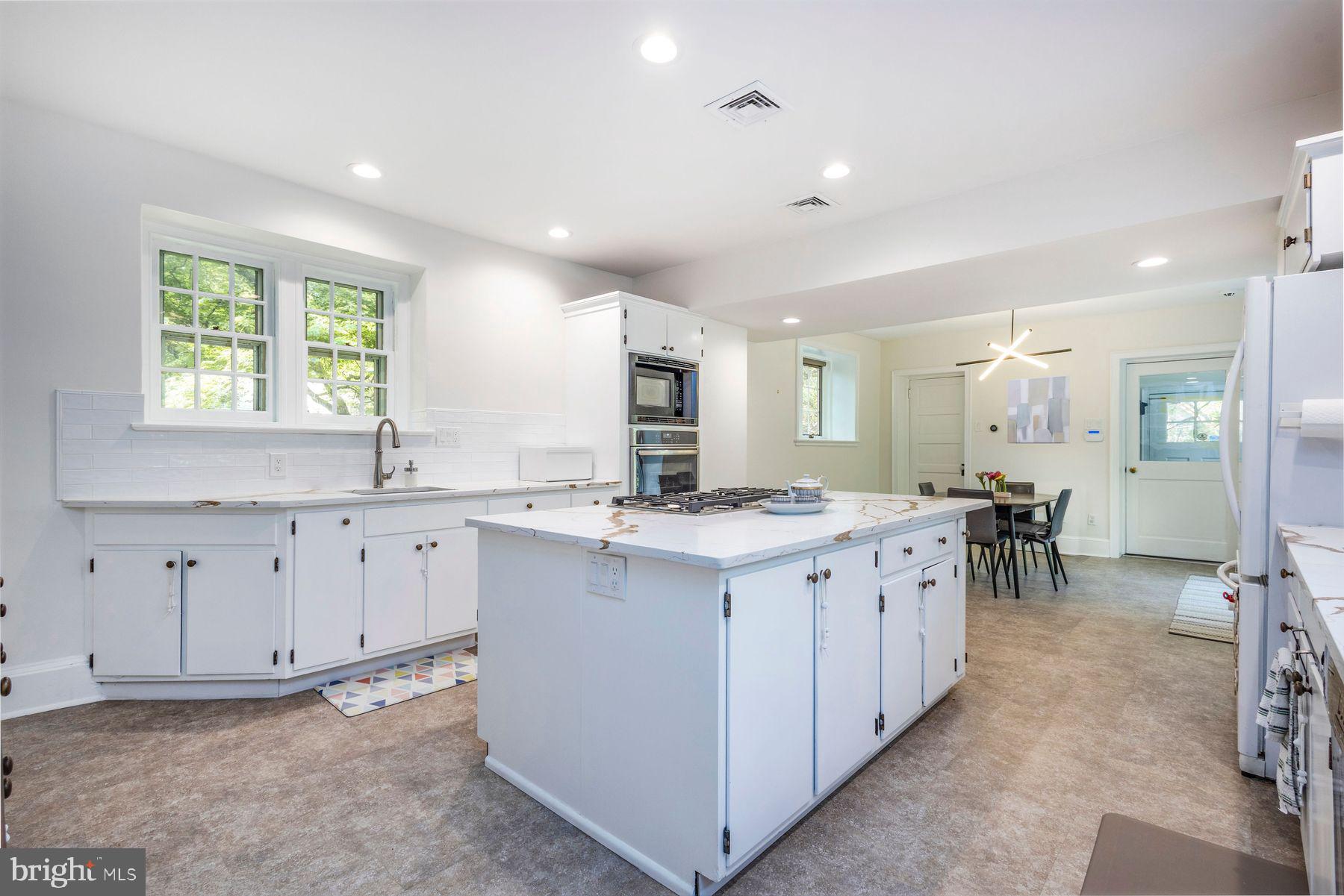 CHESTNUT HILL - Residential