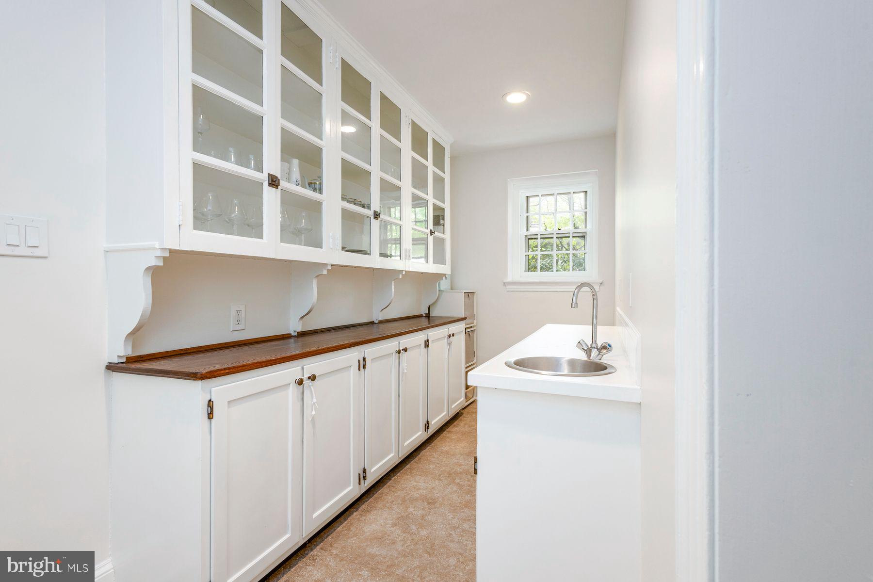 CHESTNUT HILL - Residential