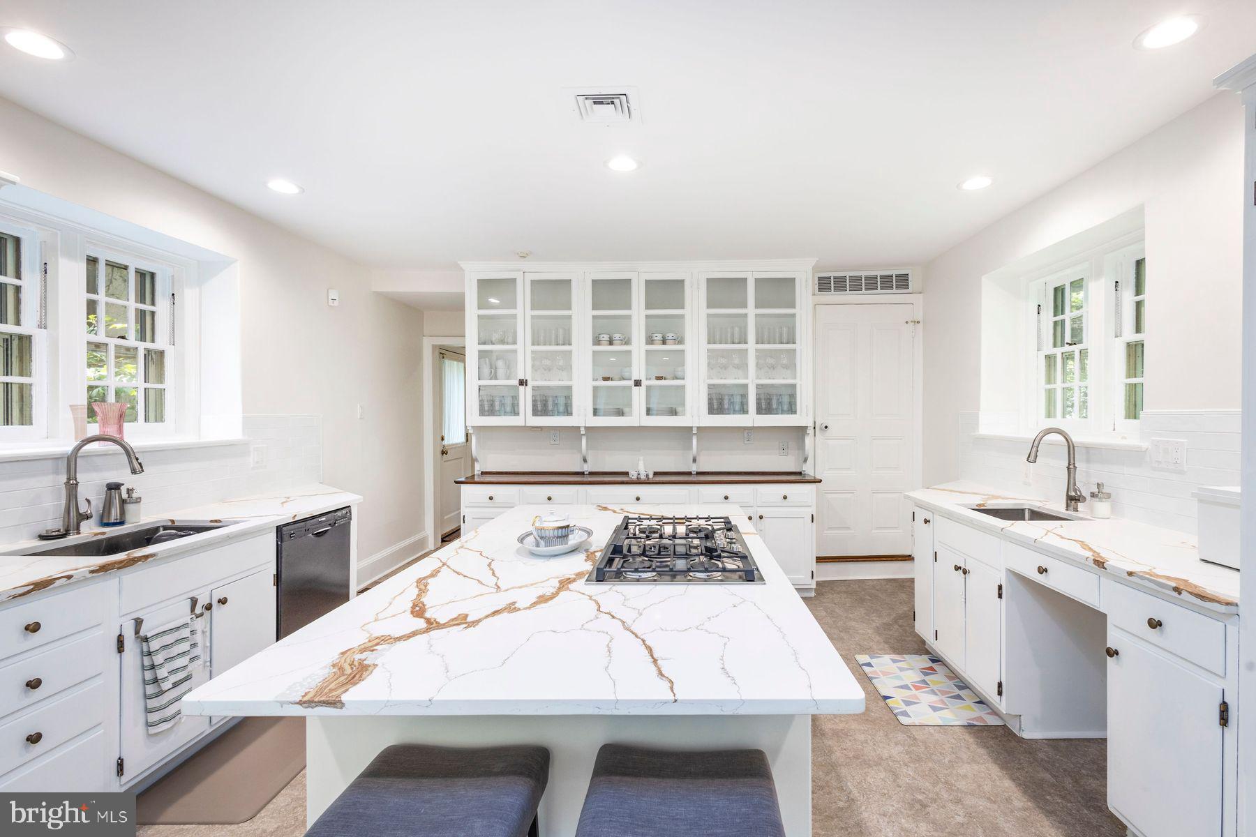 CHESTNUT HILL - Residential