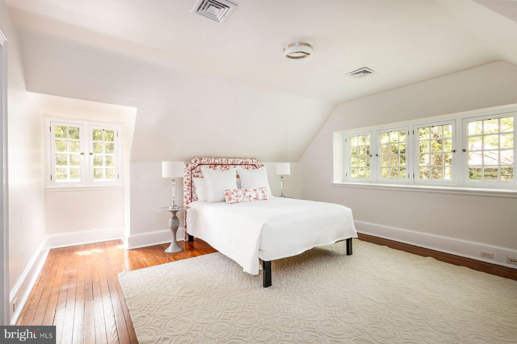 CHESTNUT HILL - Residential