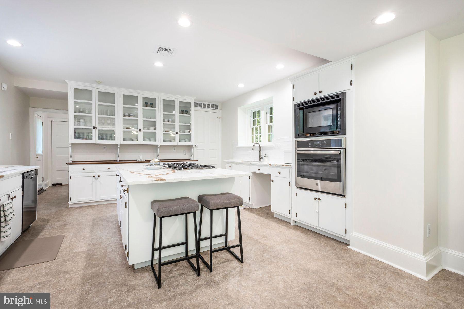 CHESTNUT HILL - Residential