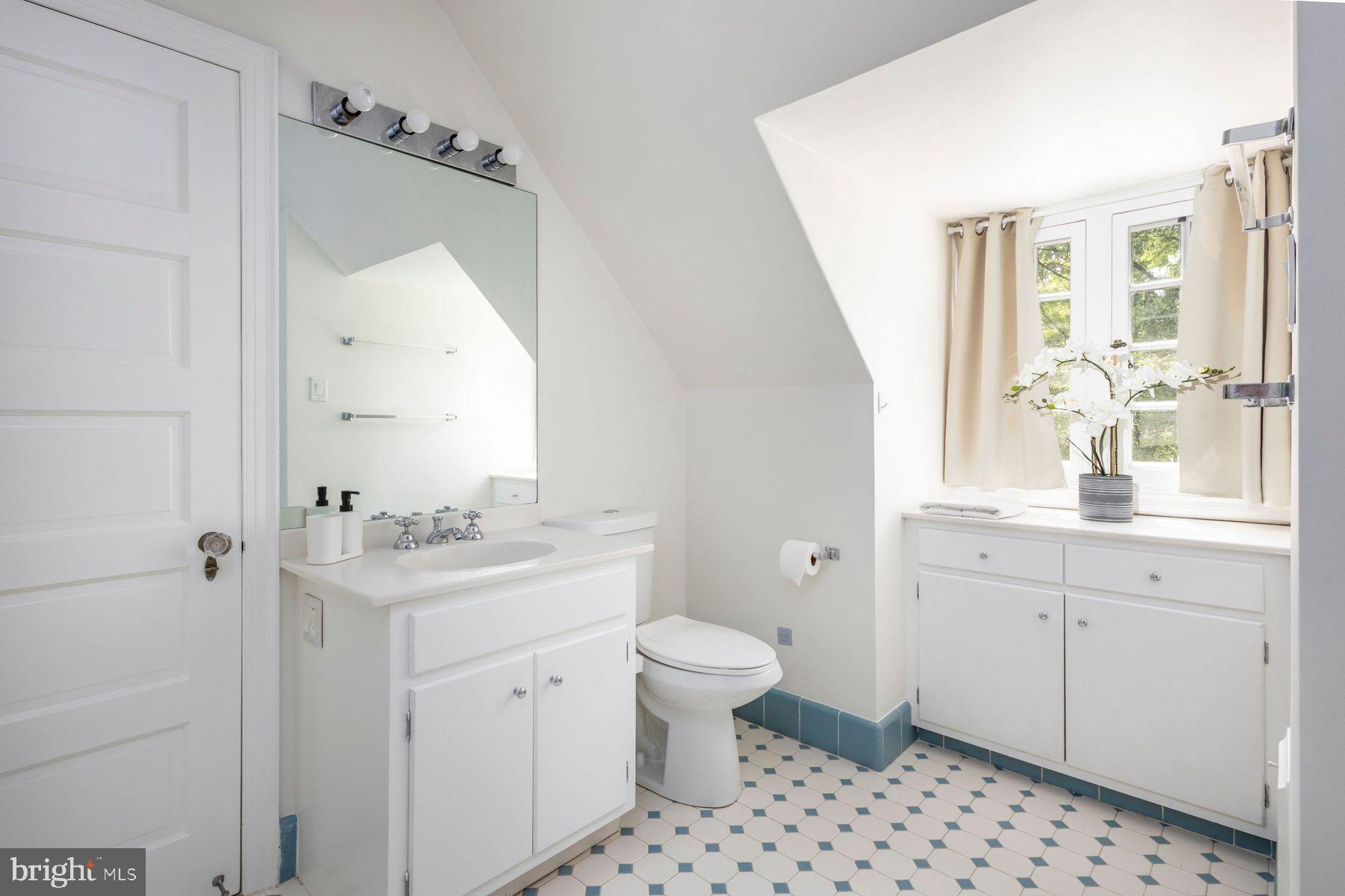 CHESTNUT HILL - Residential