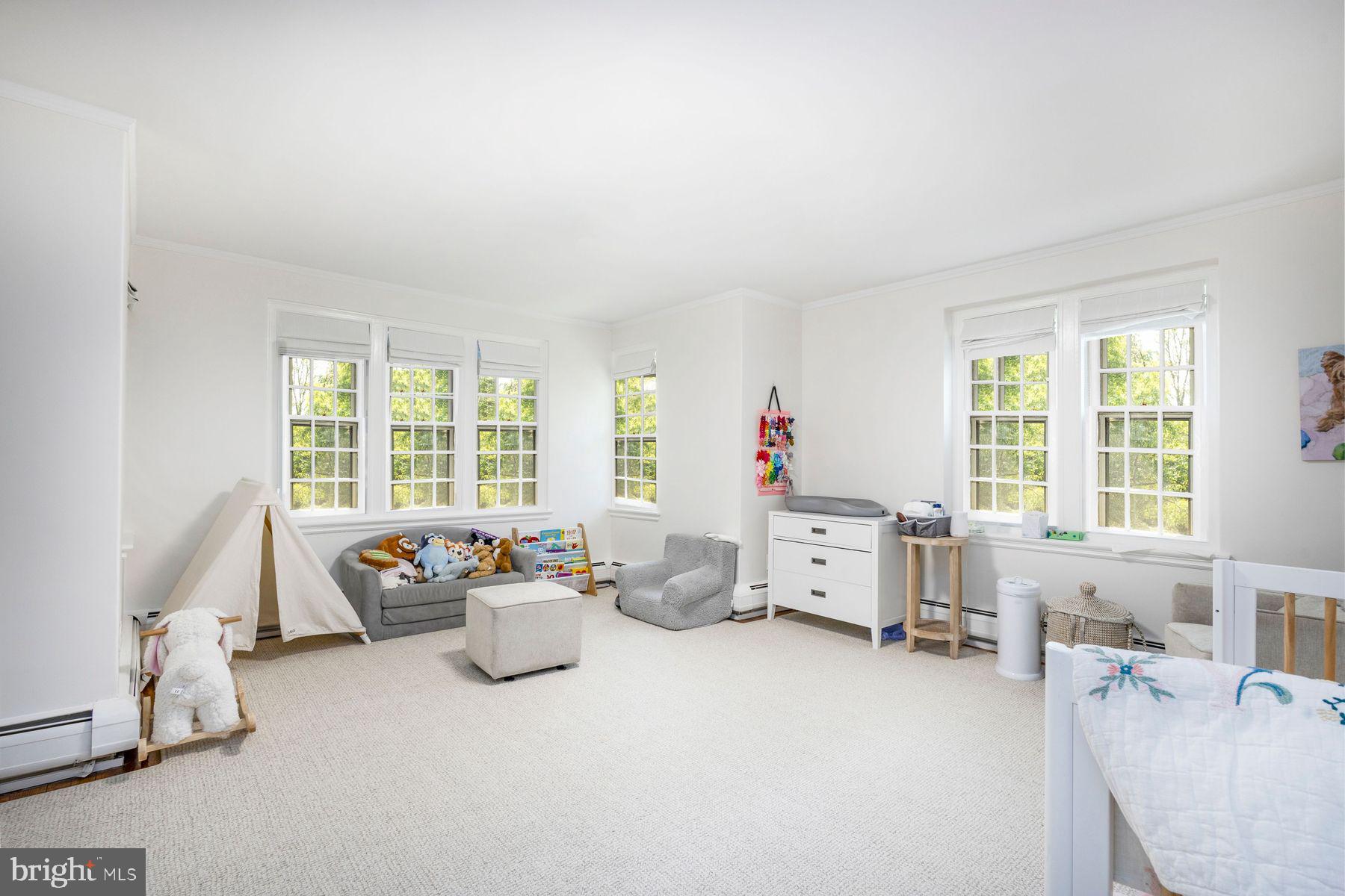 CHESTNUT HILL - Residential