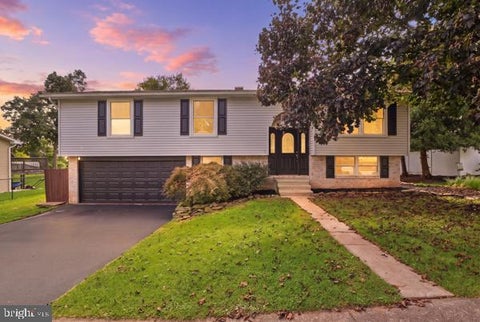 Photo of 216 Maplewood Drive, DOVER, PA 17315 (MLS # PAYK2112554)