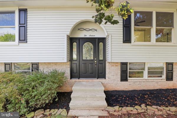 216 MAPLEWOOD DRIVE
