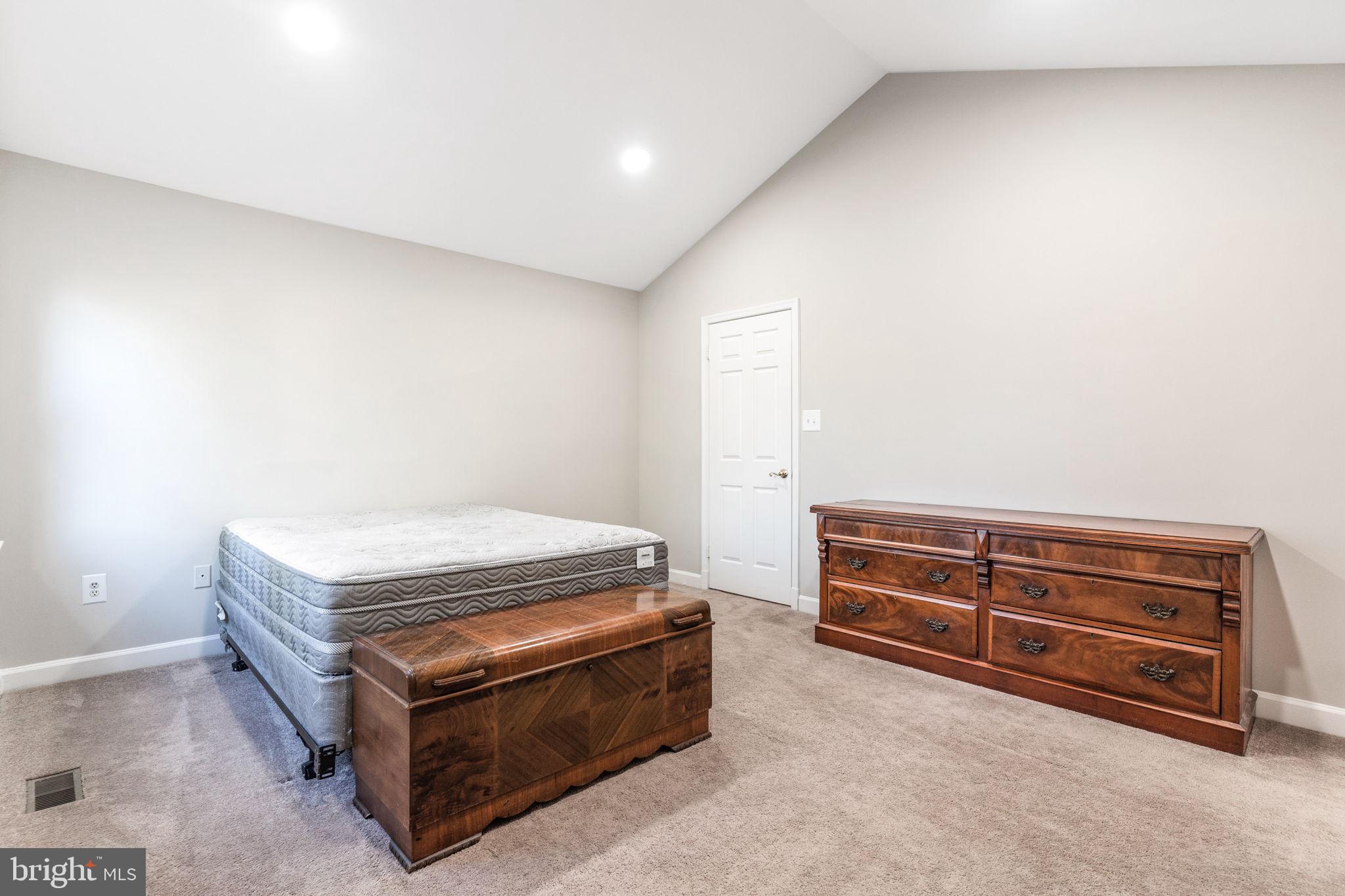 SEVEN OAKS - Residential Lease