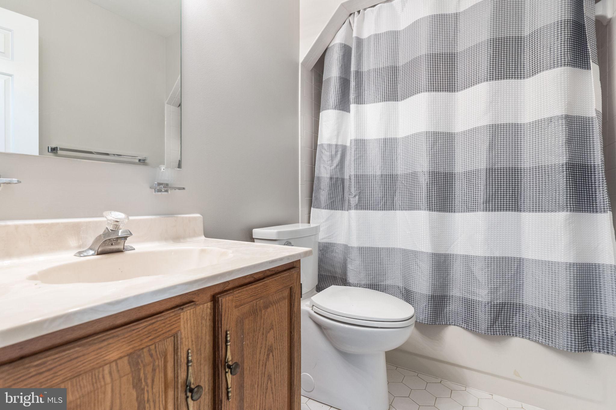 SEVEN OAKS - Residential Lease