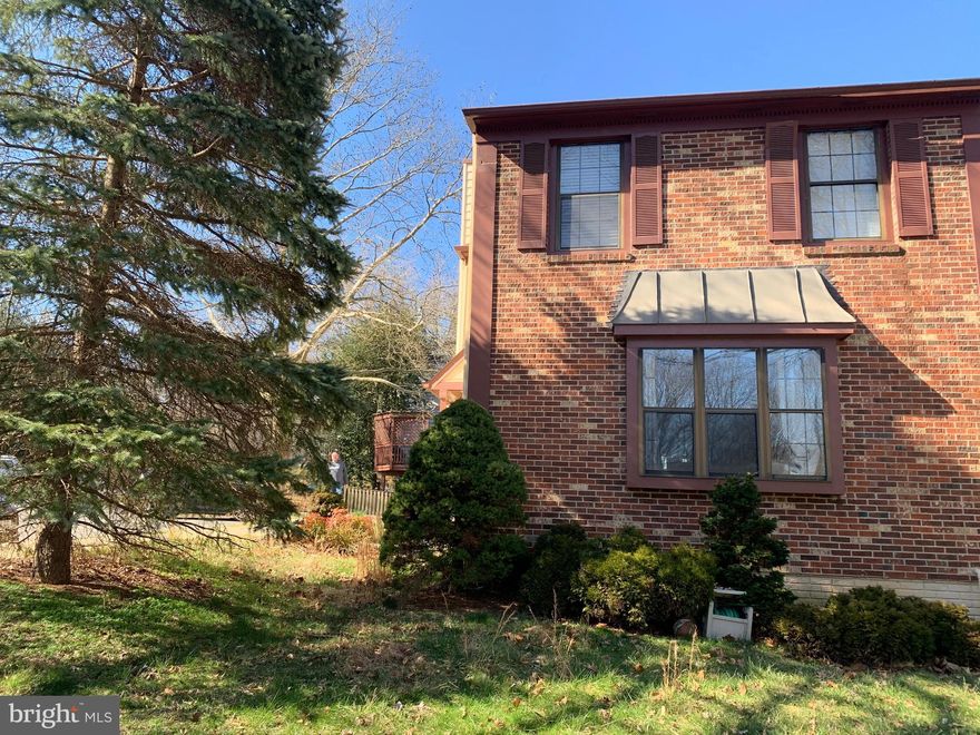 Brick front end unit T/H in sought-after Burke Centre. Easy access to shops/restaurants and VRE.  3 bedrooms with 3.5 bathrooms. Master bedroom with washer/dryer and private master bath. Kitchen with maple cabinets, granite counters w/breakfast bar and S/S appliances. Breakfast area with fireplace and walks out to deck. Powder room on main level. Finished lower level with rec room, full bath, plenty of storage and large den w/closet.