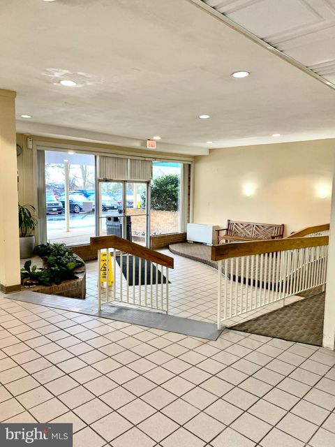 5111 8TH ROAD S 403 ARLINGTON VA 22204