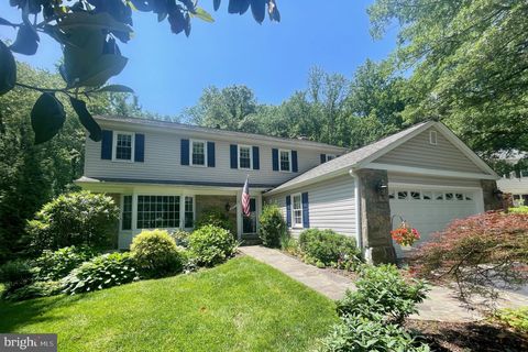 Photo of 9321 Tovito Drive, FAIRFAX, VA 22031 (MLS # VAFX2302154)