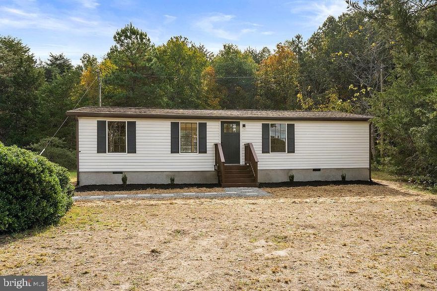 Newly remodeled Rambler on 1.5 acres! 3 bedrooms, 2 full bathrooms. New flooring, new appliances,
new countertops, new cabinets and new HVAC.