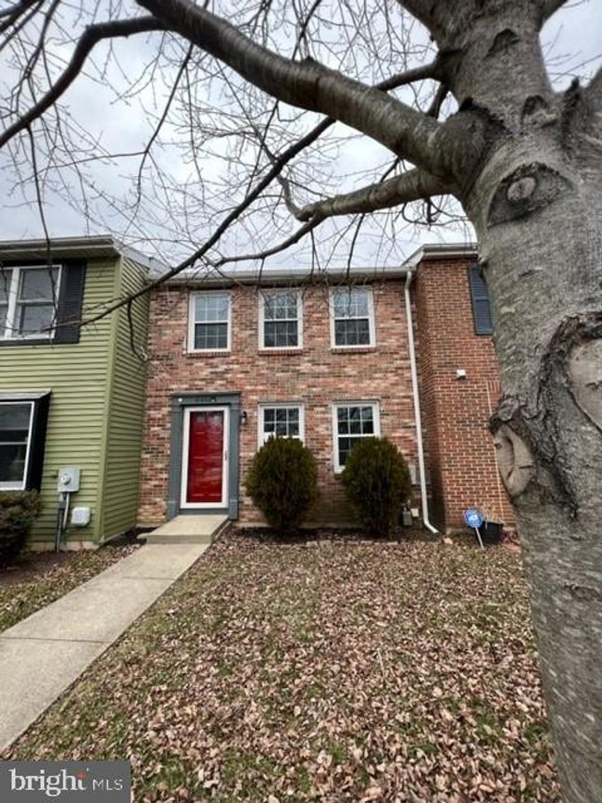 All-new! 3 bedroom, 2 bathroom townhome in Farmbrook community. Fully remodeled, new flooring, new kitchen, new bathrooms, fresh paint! Finished walkout basement with fenced in rear yard, eat-in kitchen. Close to major highways 70/270 and plenty of shopping nearby. Immediate availability. No pets.