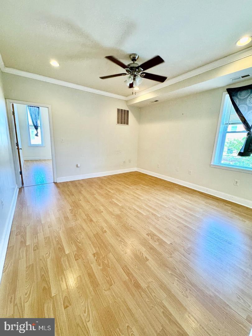 RIVERSIDE PARK - Residential Lease