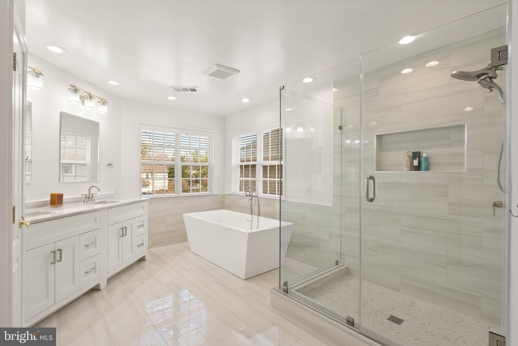 LOWES ISLAND - Residential