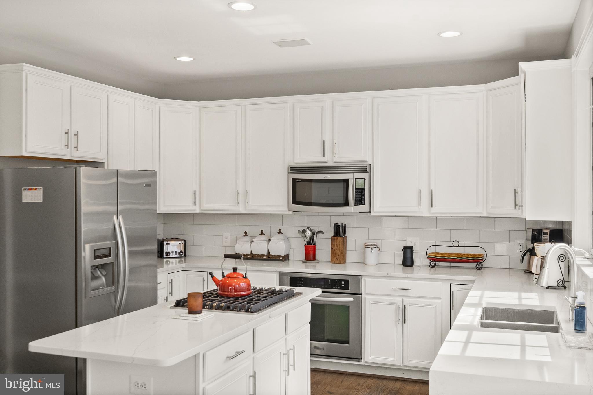 LOWES ISLAND - Residential