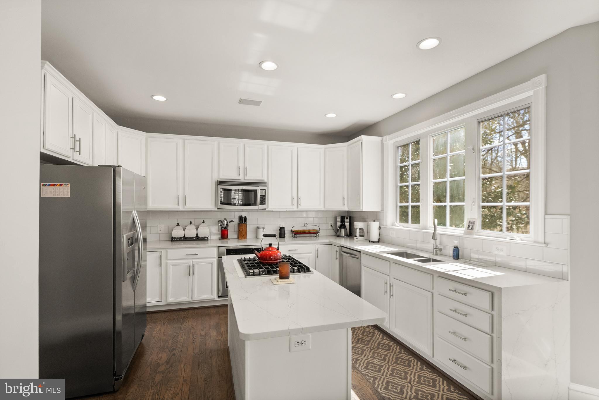 LOWES ISLAND - Residential