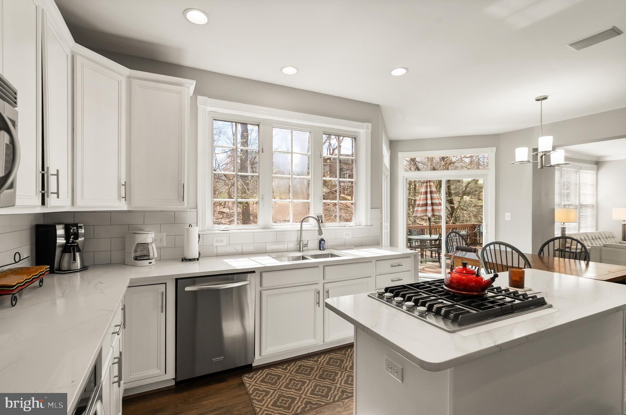 LOWES ISLAND - Residential