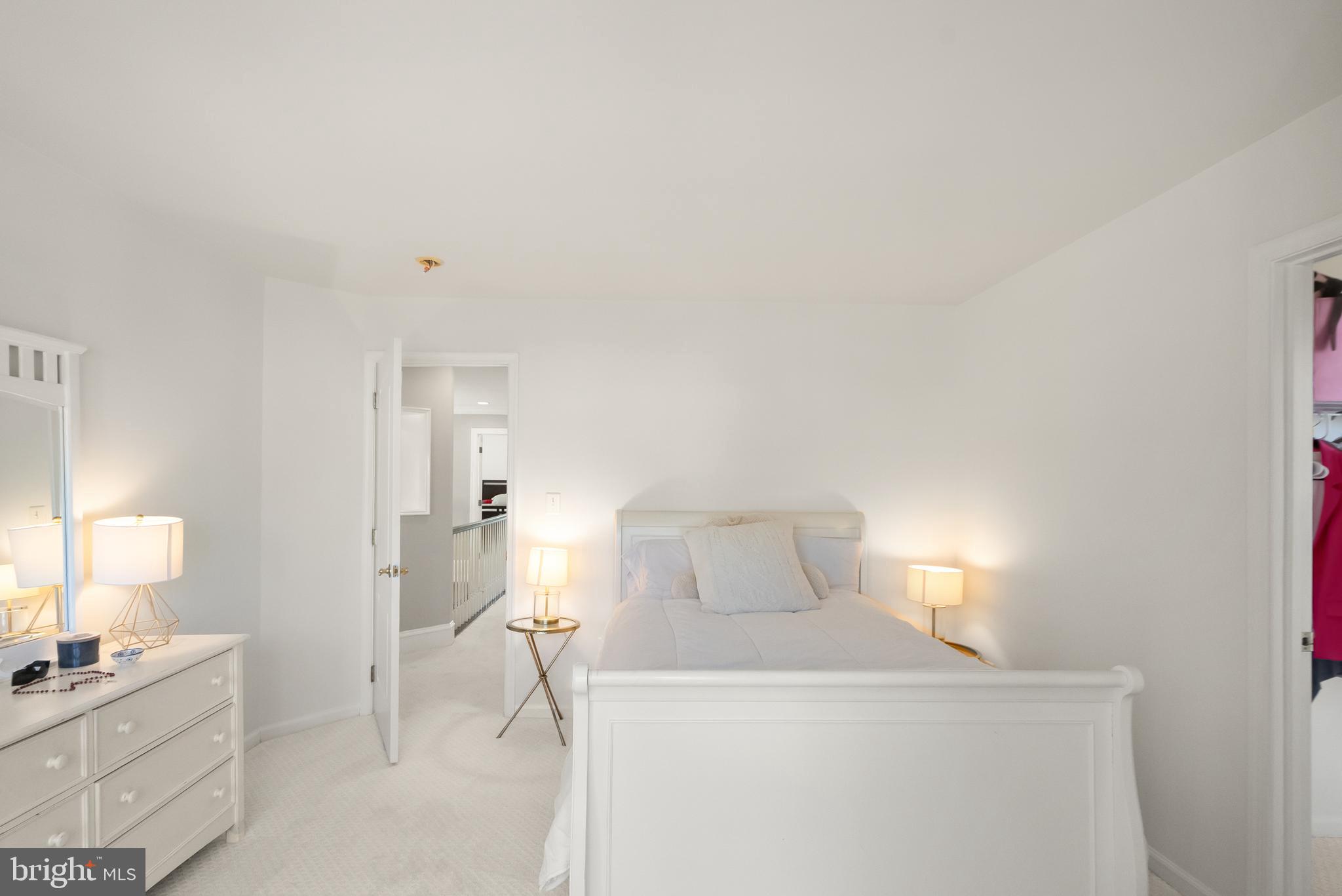 LOWES ISLAND - Residential