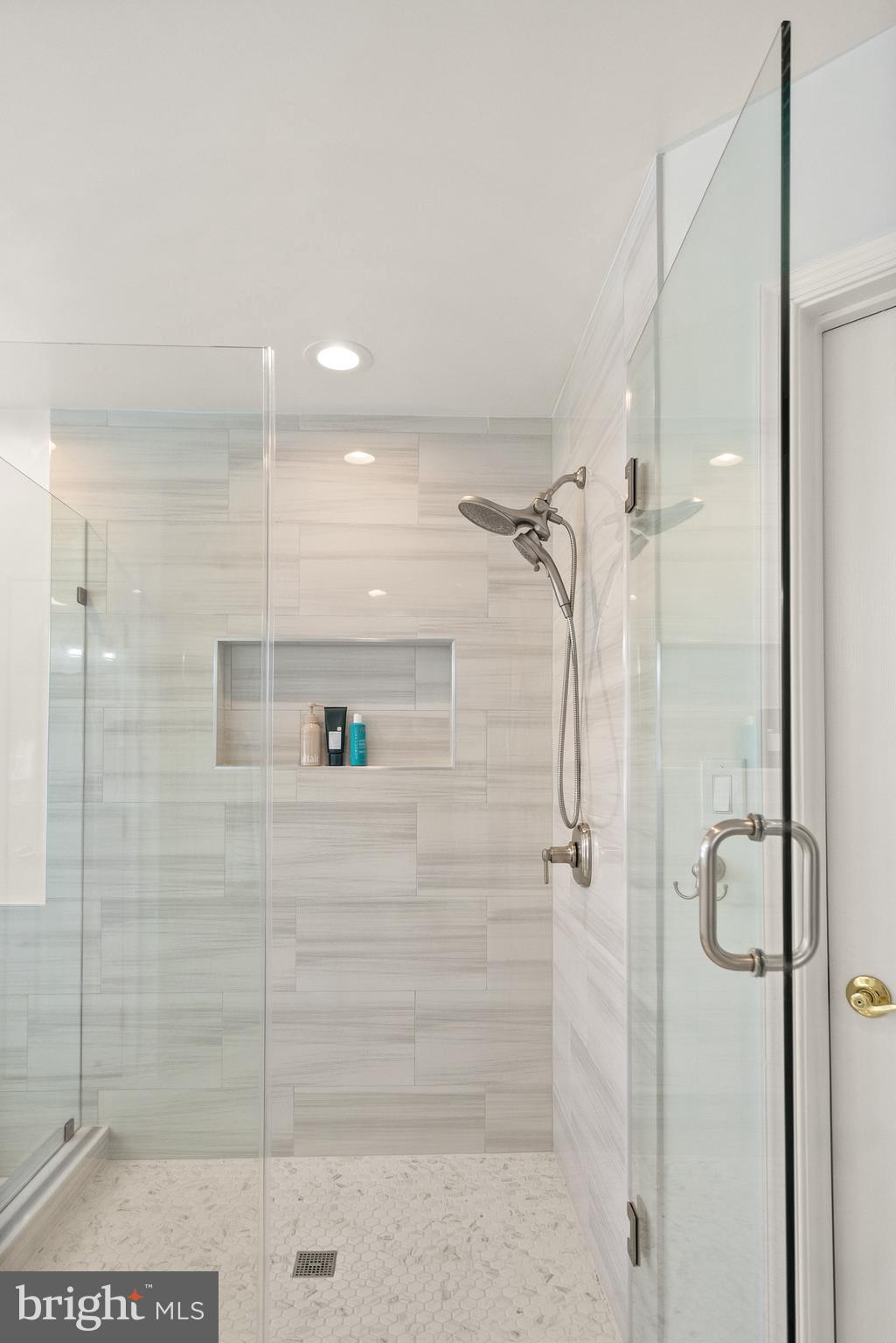 LOWES ISLAND - Residential