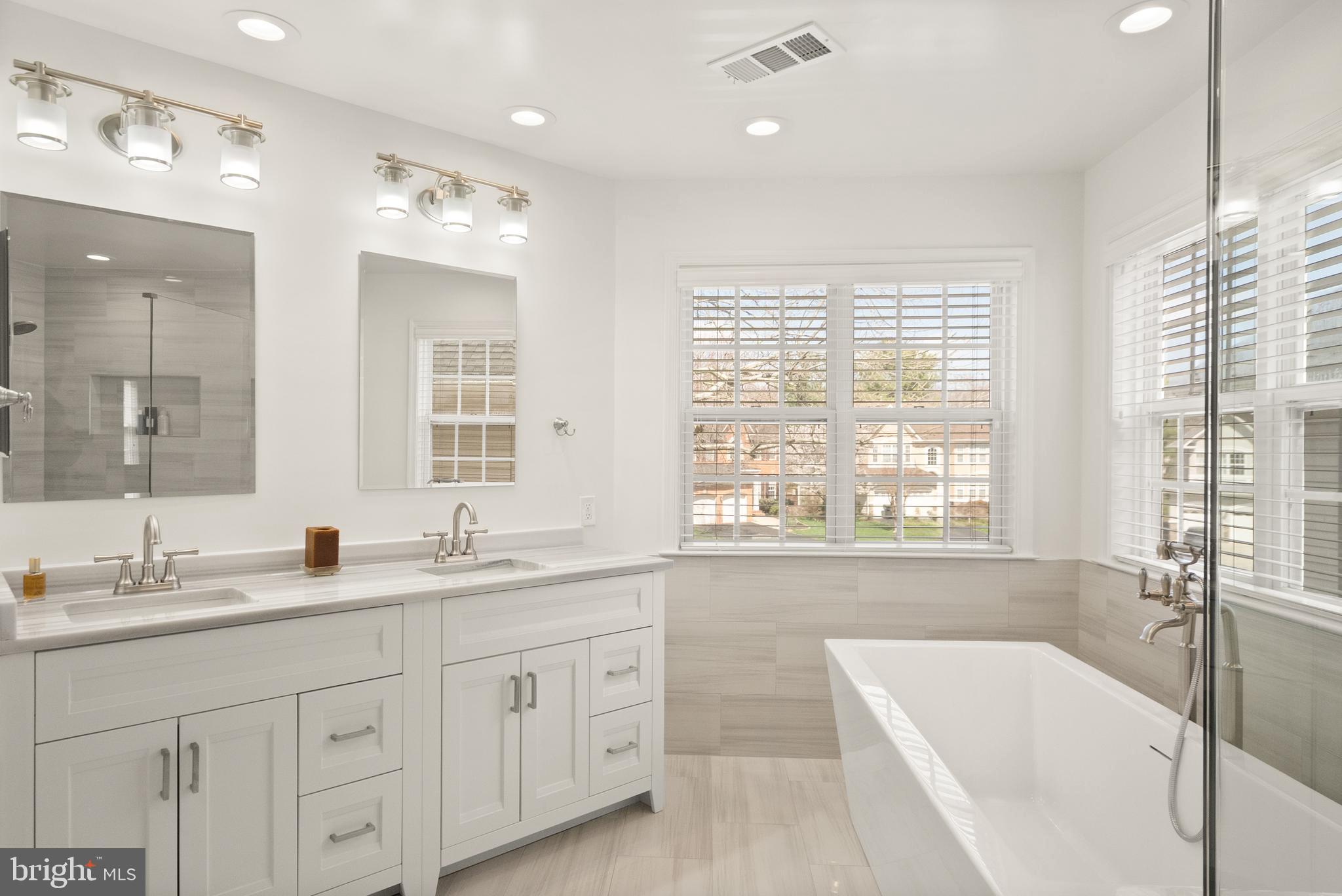 LOWES ISLAND - Residential