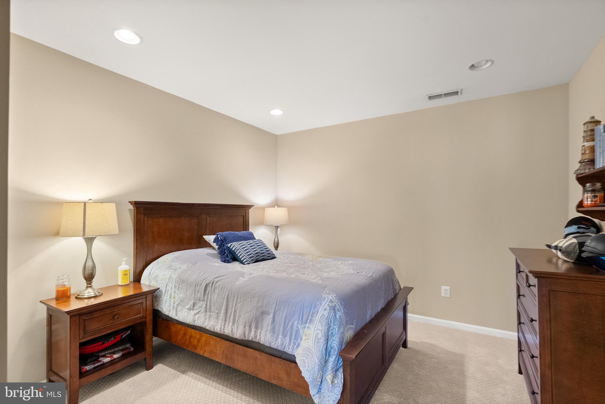 LOWES ISLAND - Residential