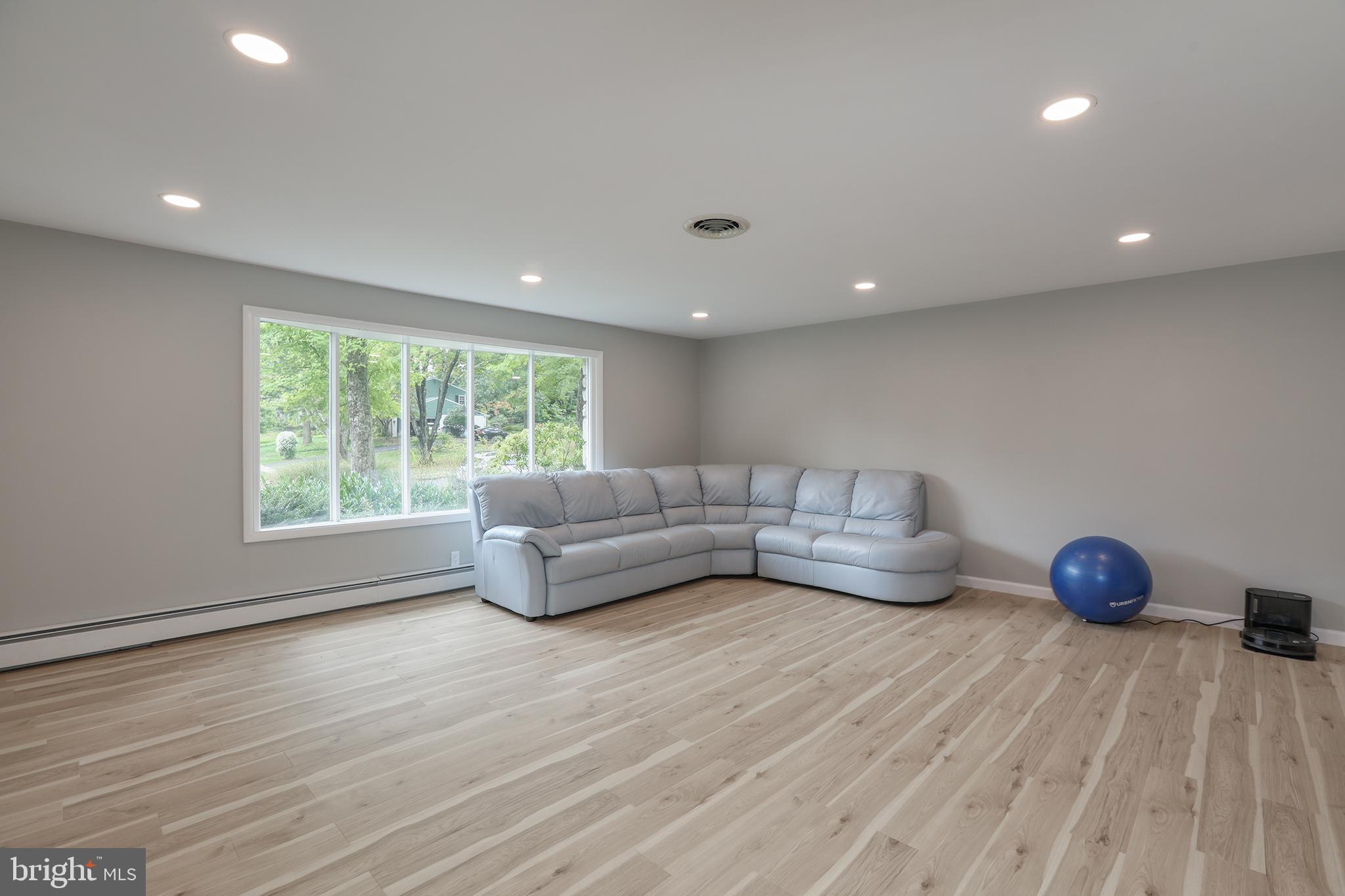 1178 UNIVERSITY DRIVE