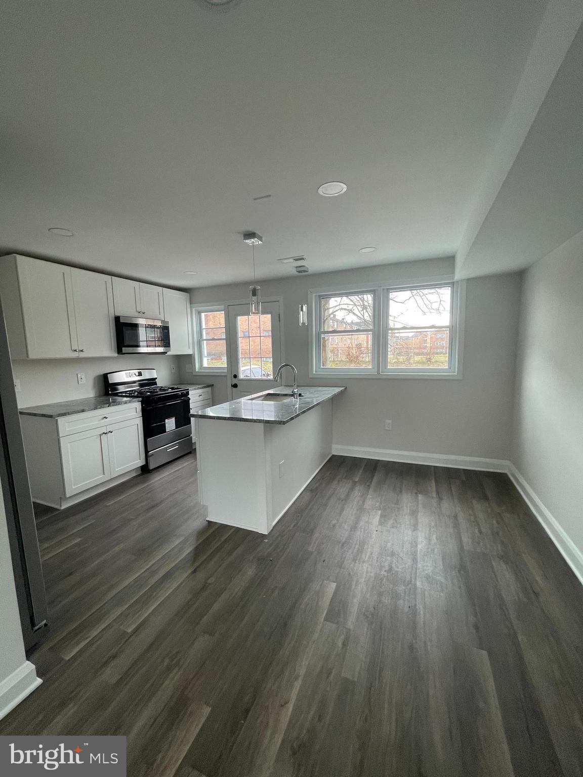 PARKSIDE - Residential Lease