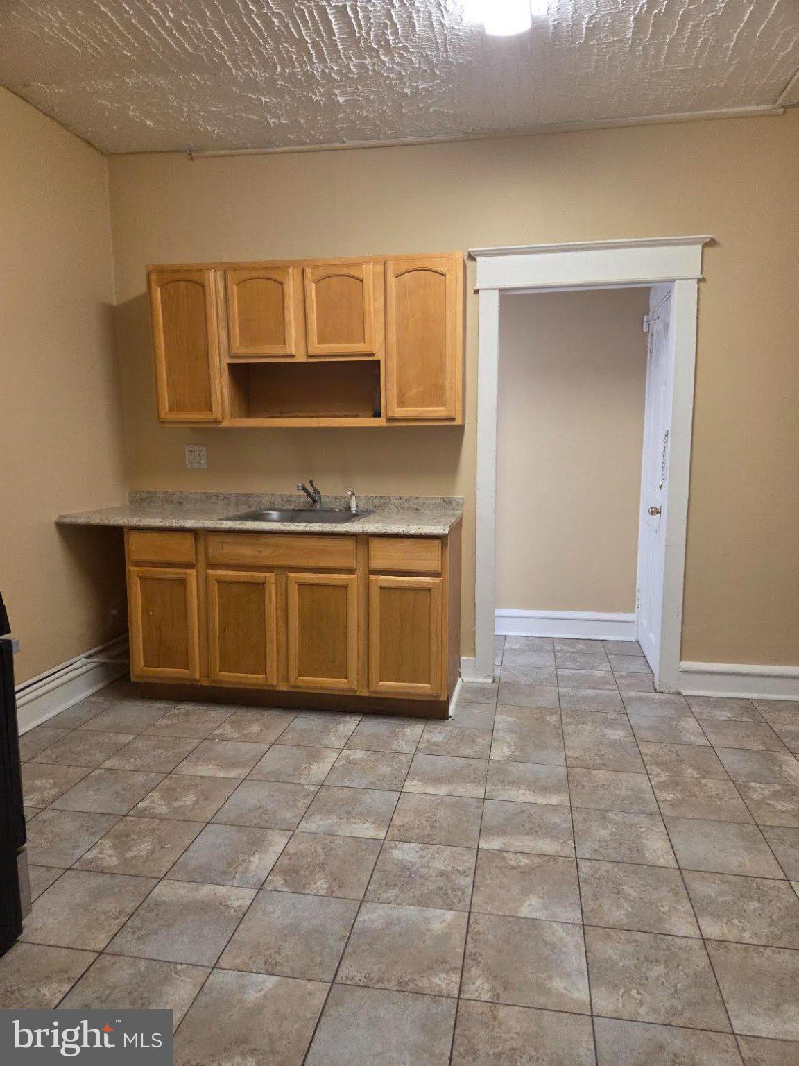 4102 W MAPLE AVENUE 2ND FLOOR