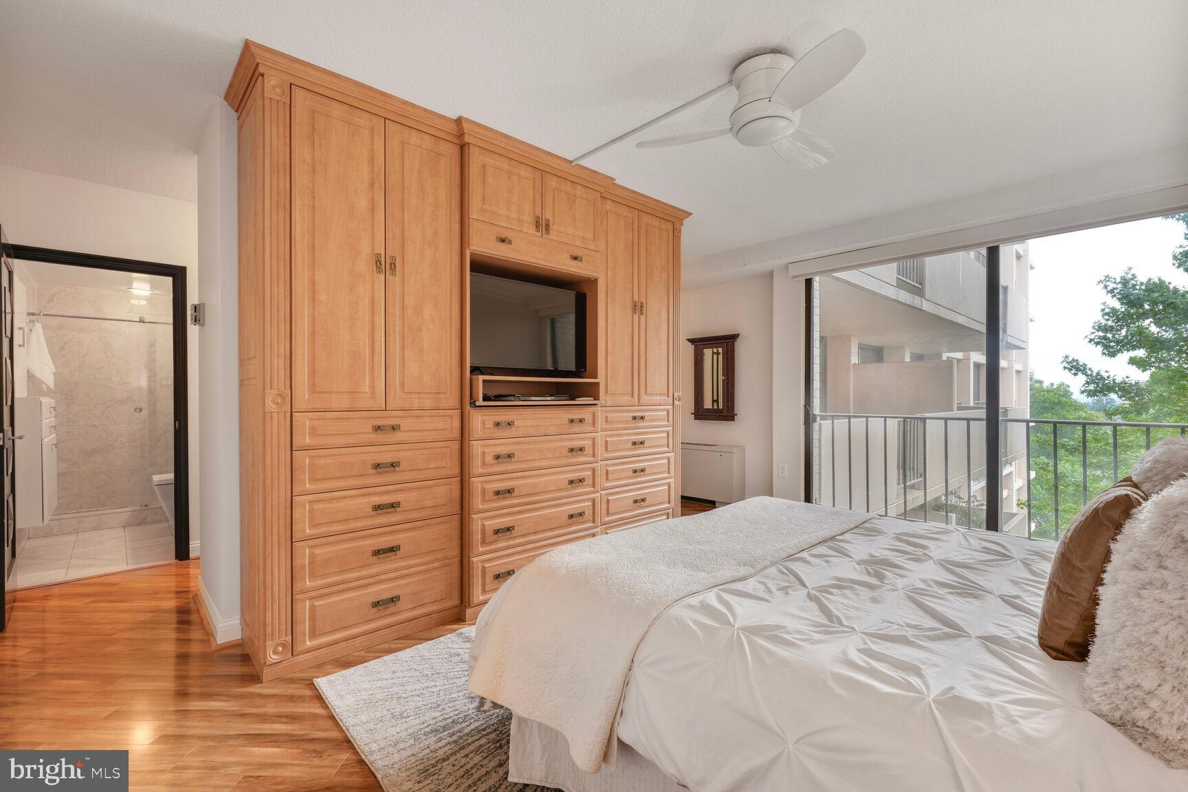 HYDE PARK - Residential