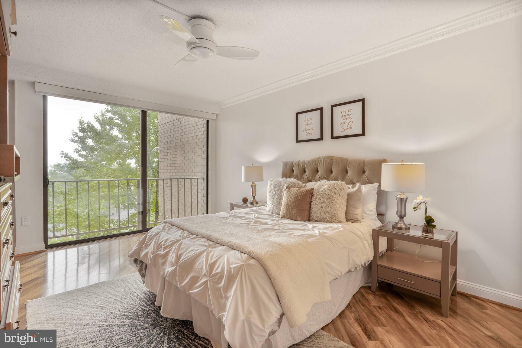 HYDE PARK - Residential