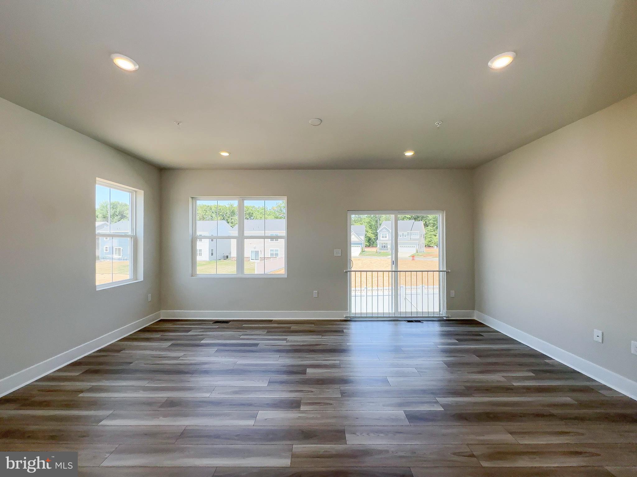 WHITE PLAINS - Residential