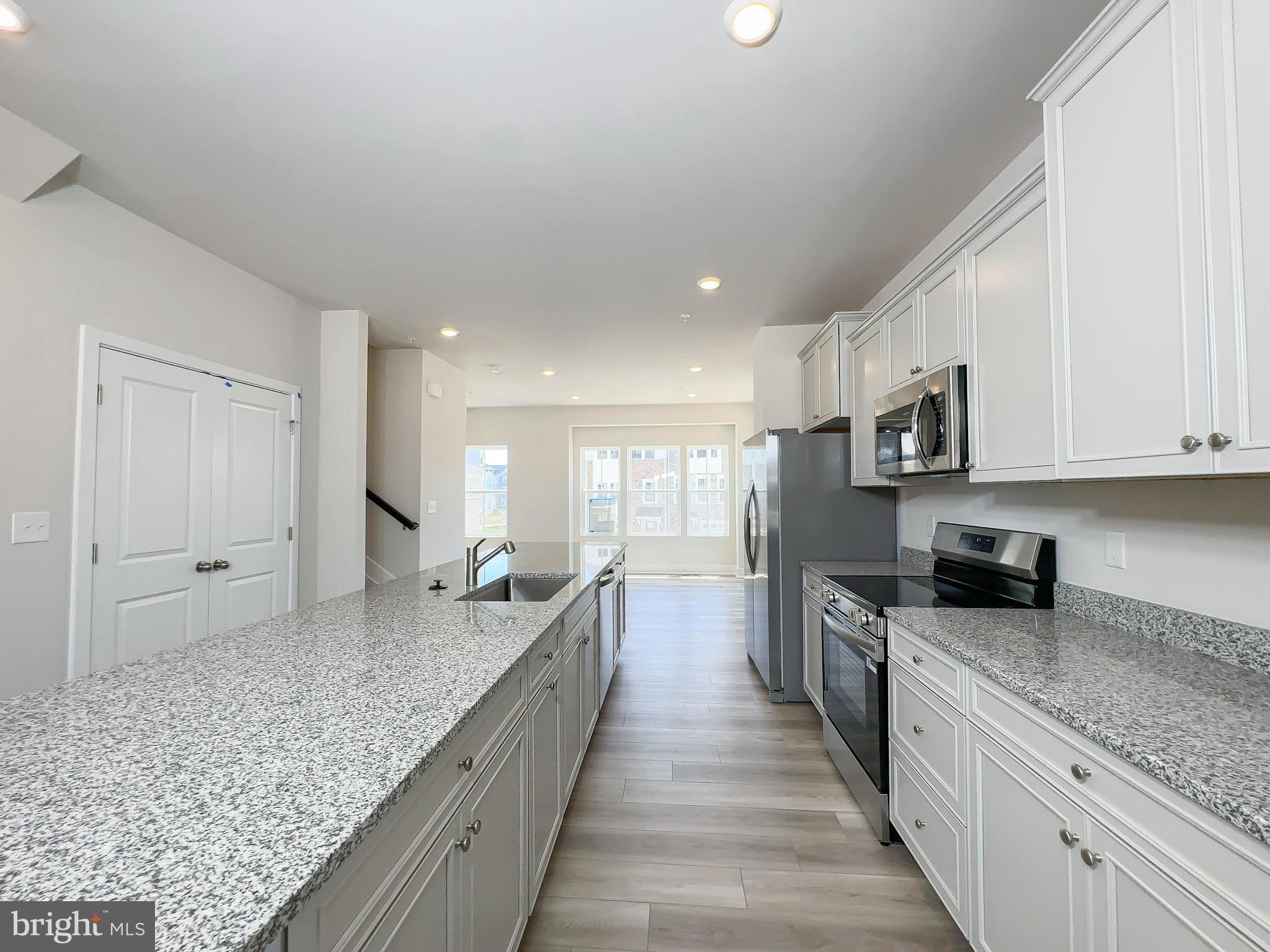 WHITE PLAINS - Residential