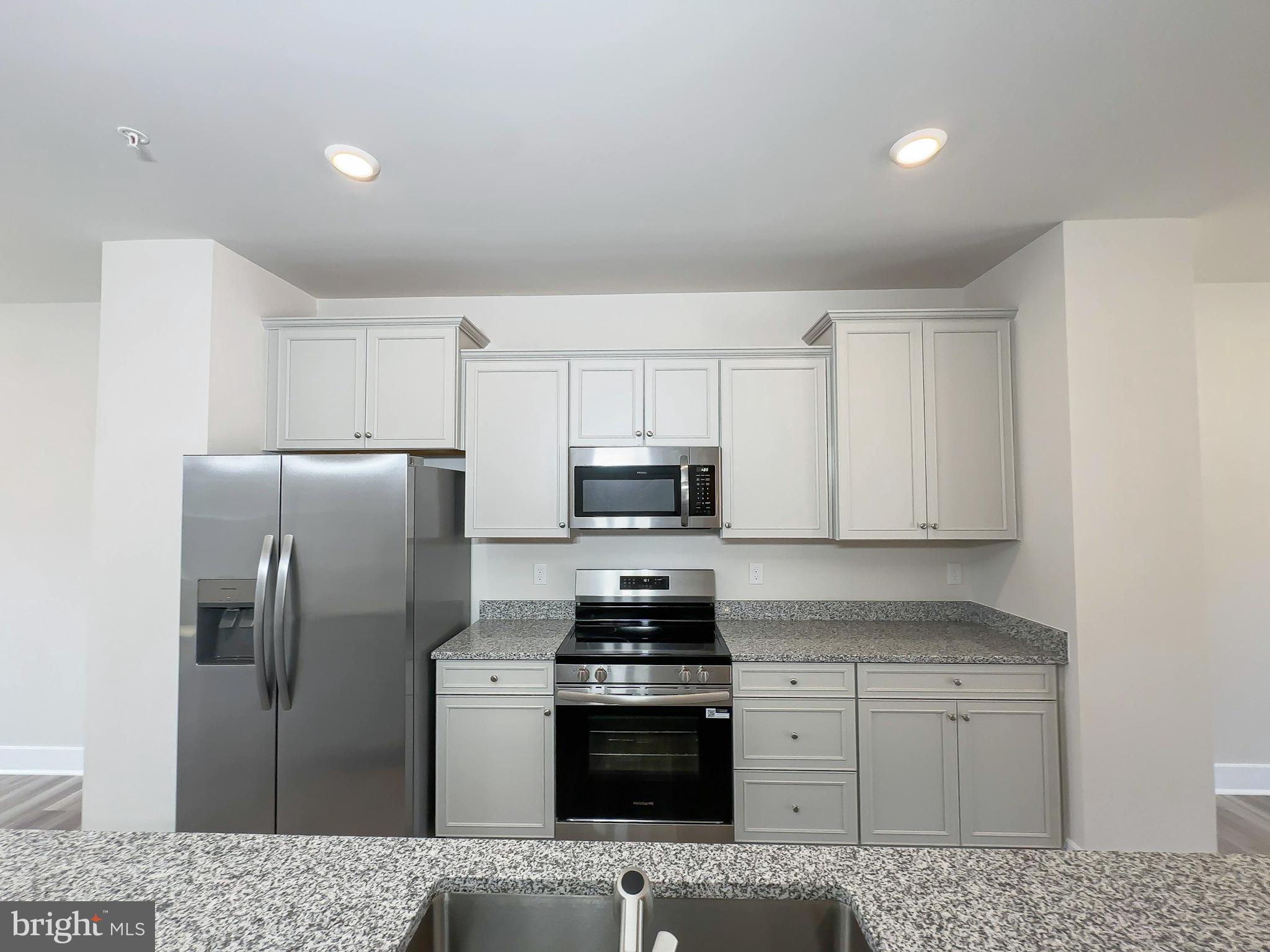 WHITE PLAINS - Residential