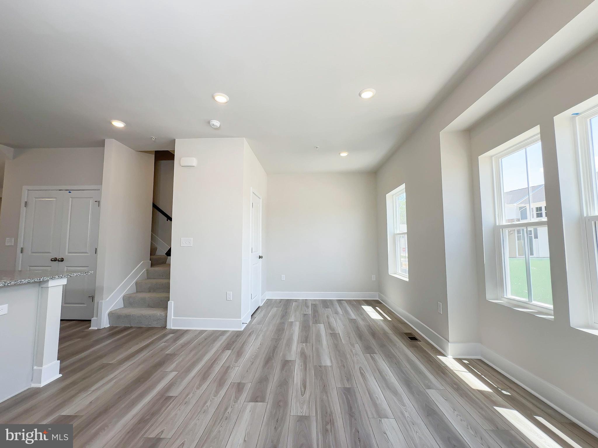 WHITE PLAINS - Residential
