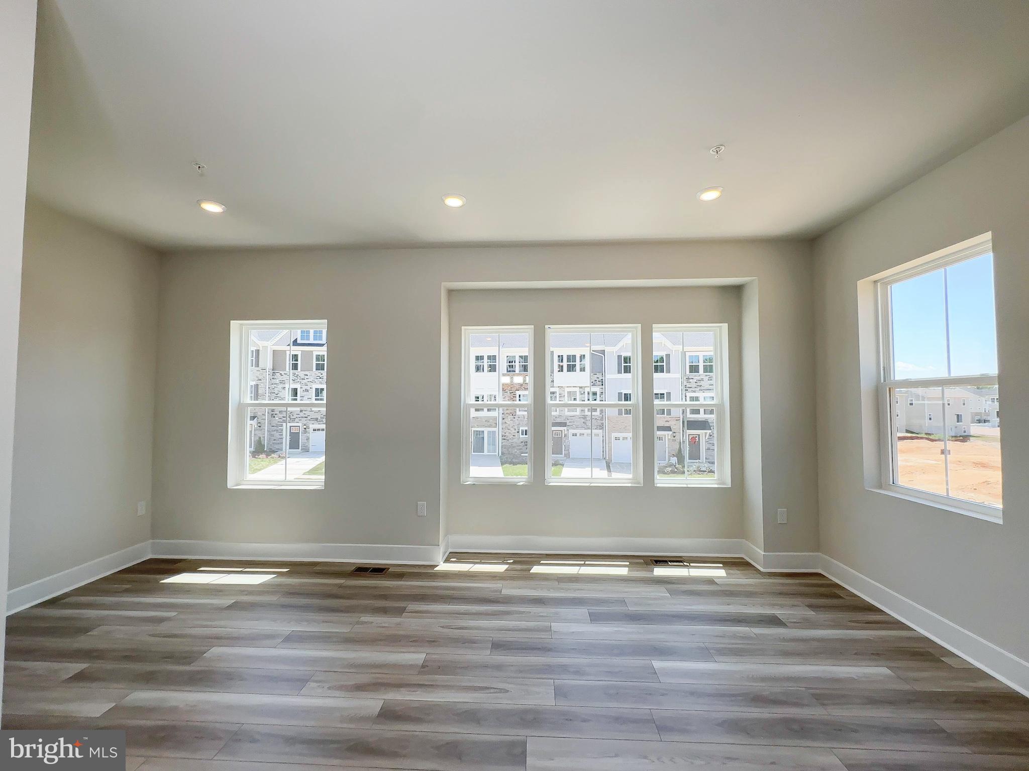 WHITE PLAINS - Residential
