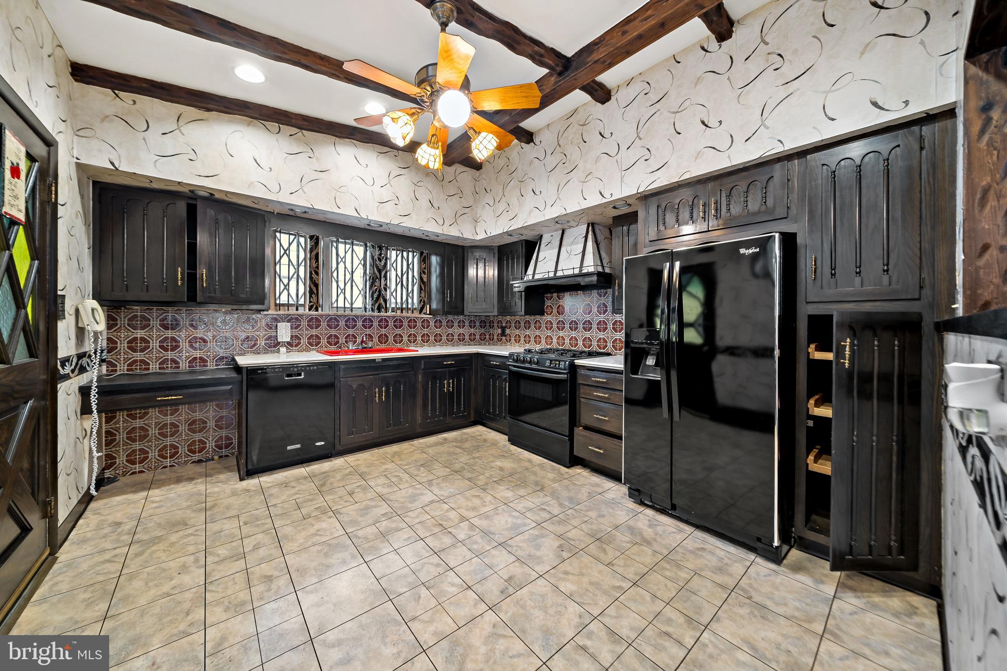 GIRARD ESTATES - Residential