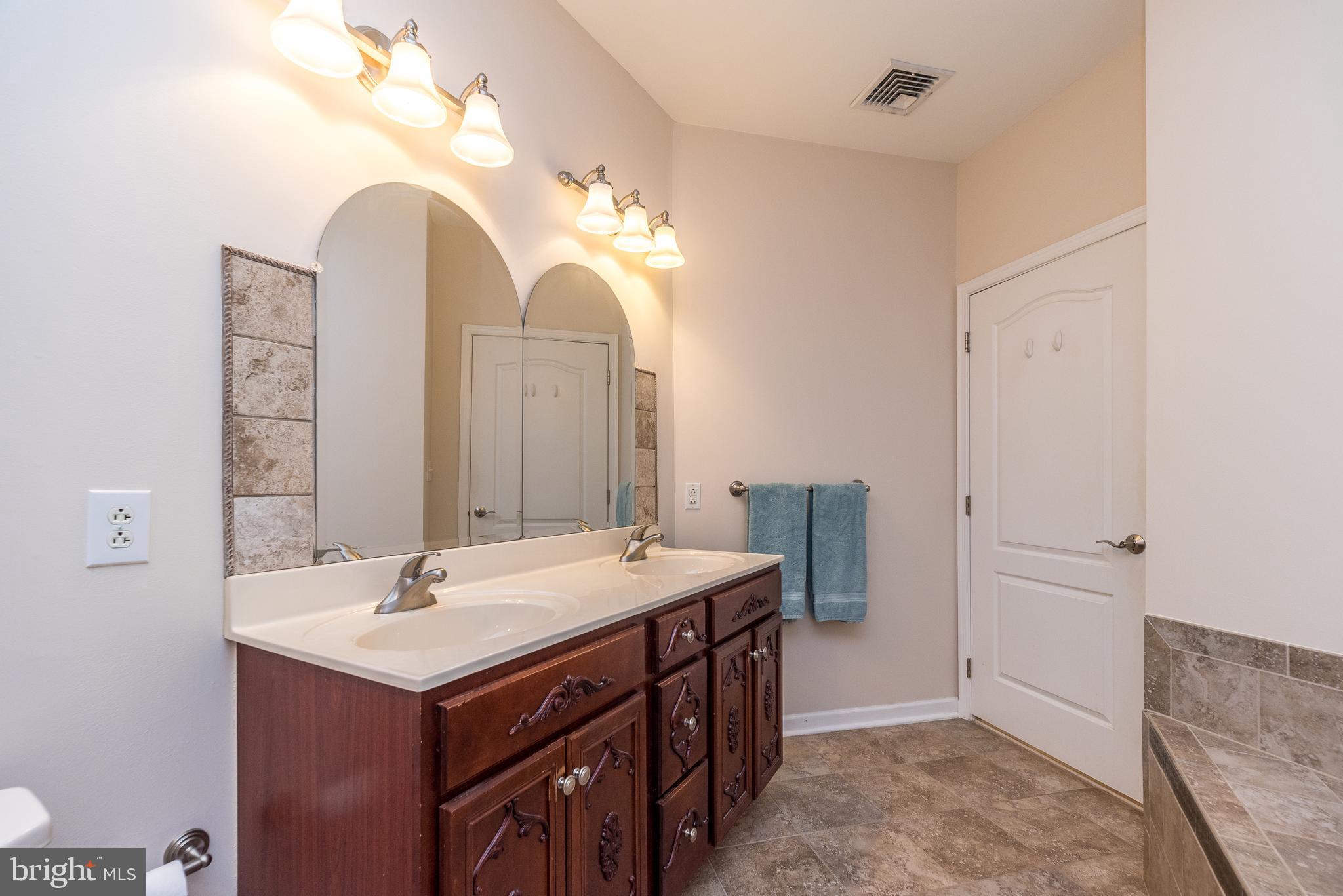 HUNTINGDON VALLEY - Residential