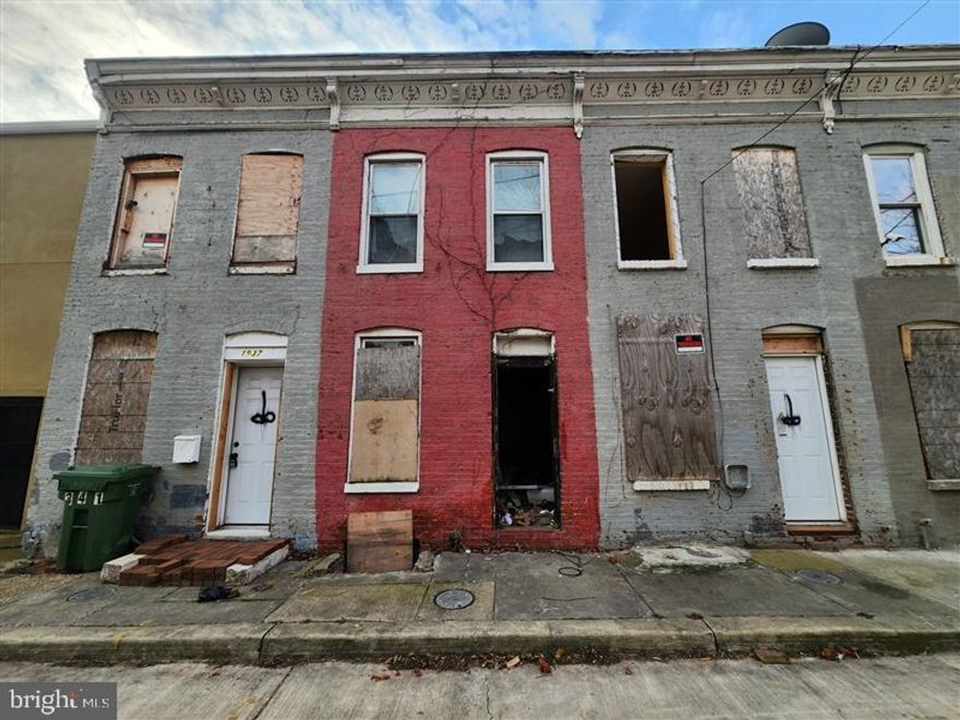 ONLINE AUCTION: Bidding begins 12/25/2025 @ 10:00 AM. Bidding ends 12/29/2025 @ 11:05 AM. List Price is Suggested Opening Bid. Deposit: $5,000.

This two-story townhouse is located in Boyd-Booth neighborhood within Baltimore City. Residents can enjoy the nearby attractions such as Grace Medical Center, Westside Shopping Centre, Mount Clare Junction, West Baltimore MARC Station and Carroll Park. The property is vacant. The area provides easy access to a major traffic artery, Wilkens Ave, connecting to other regional parts of the city.