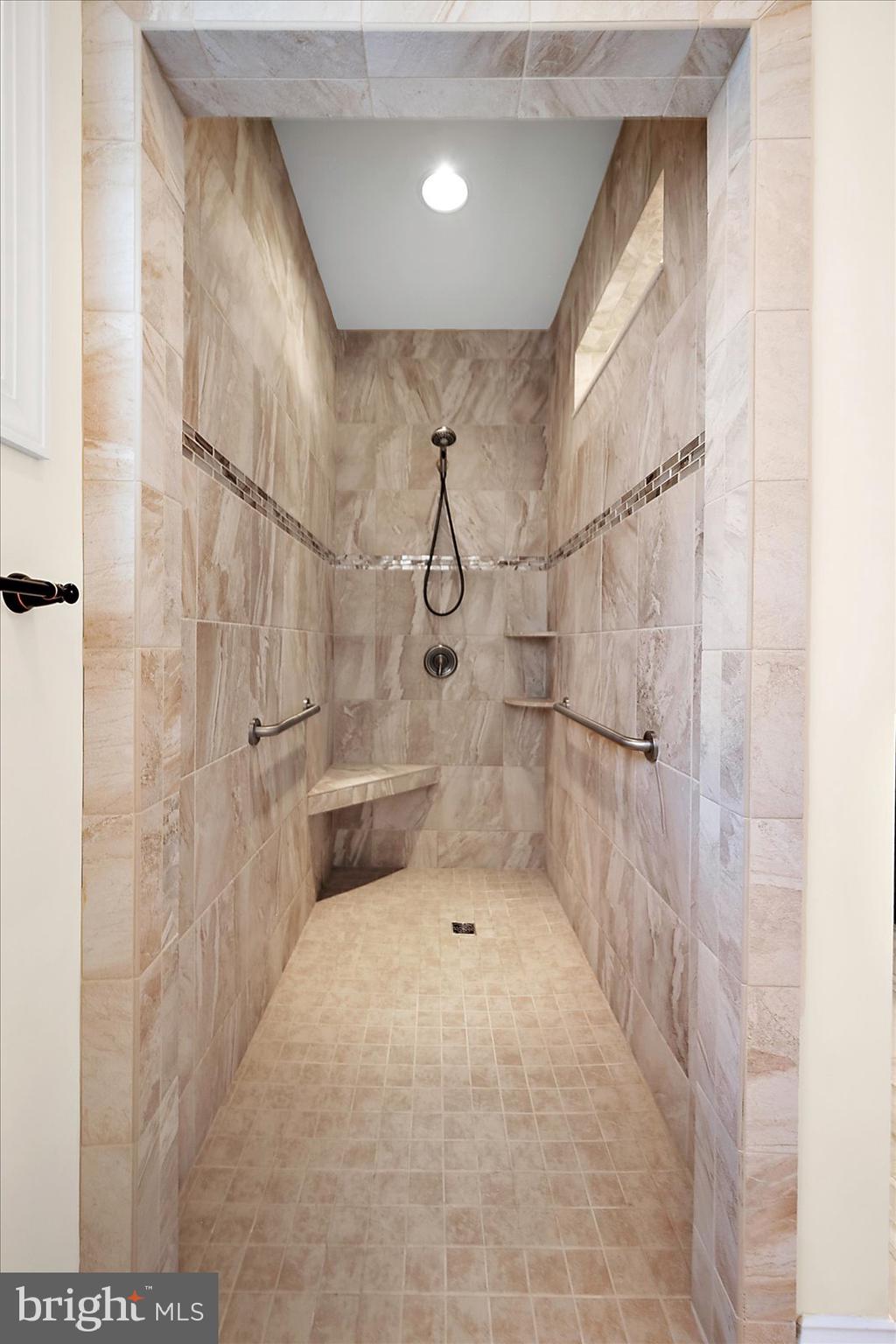 GLEN RIDDLE - Residential