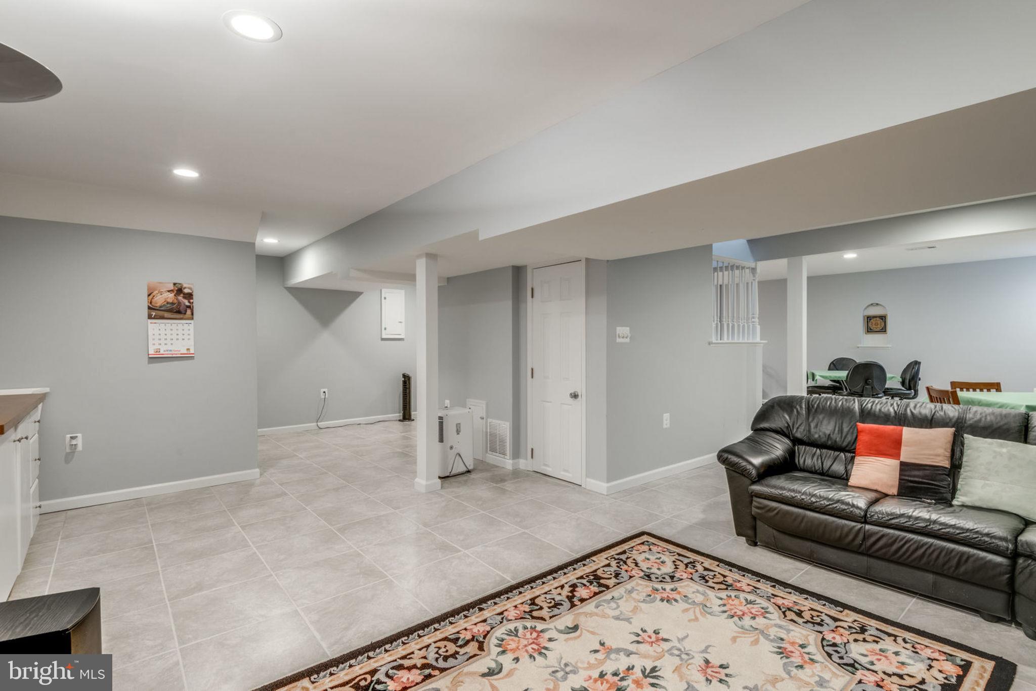 CHANTILLY HIGHLANDS - Residential