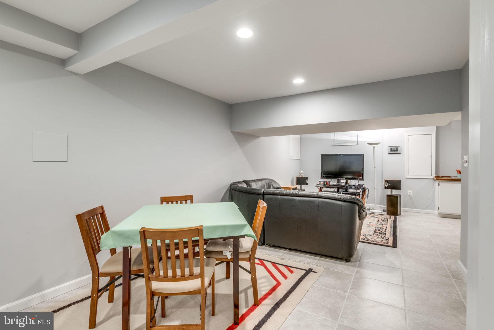 CHANTILLY HIGHLANDS - Residential