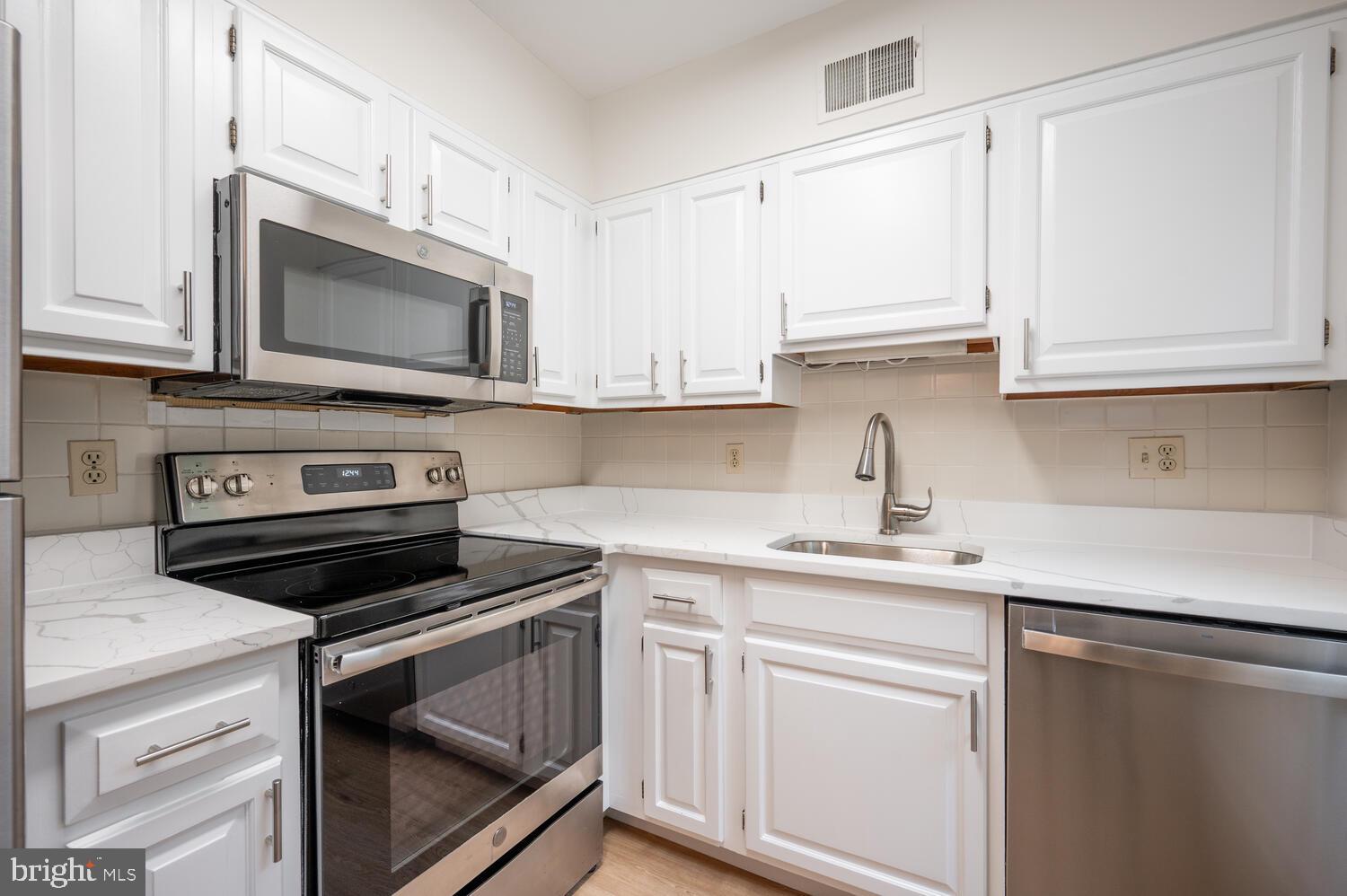 2509 ARLINGTON BOULEVARD 201