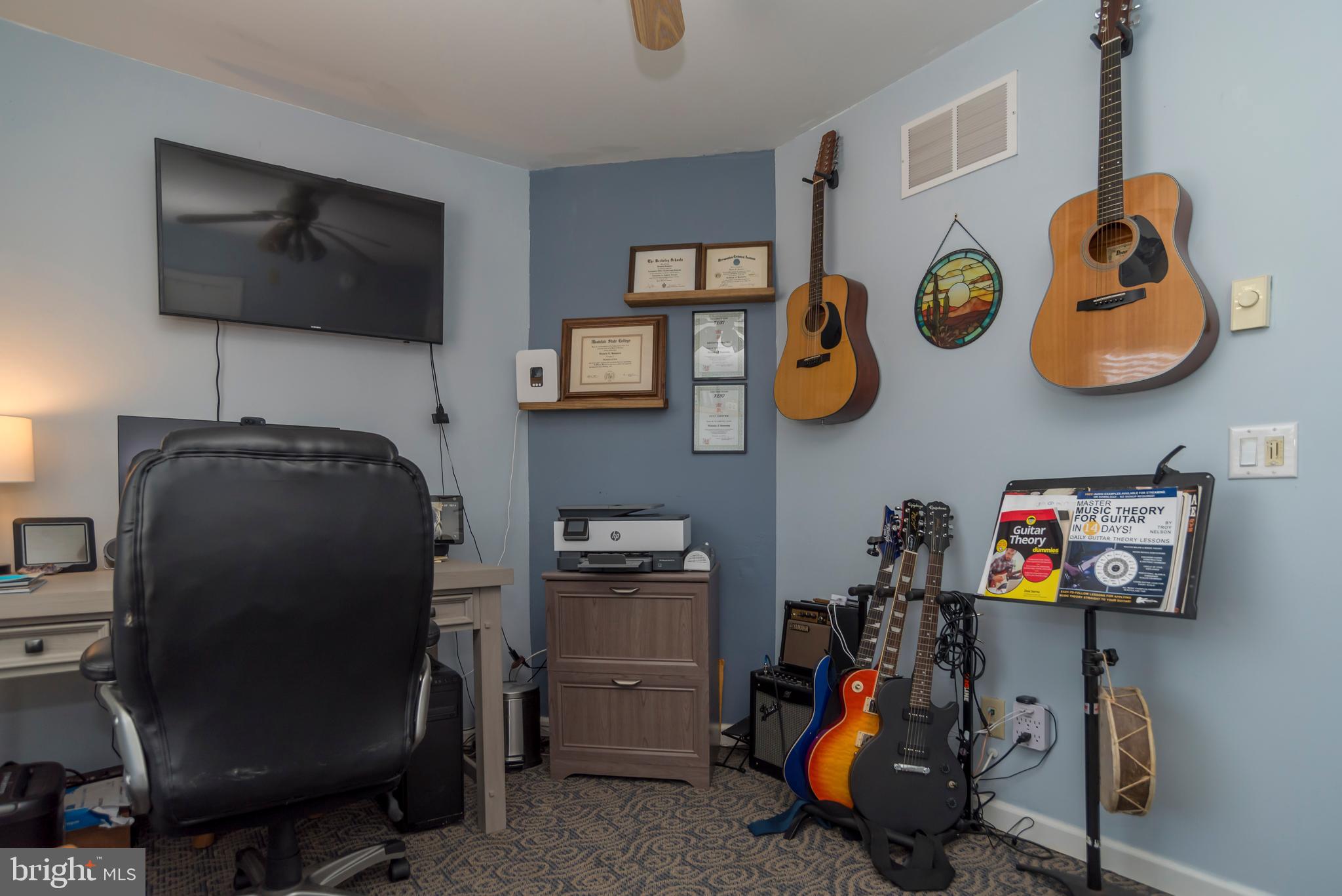 NEWPORTVILLE - Residential