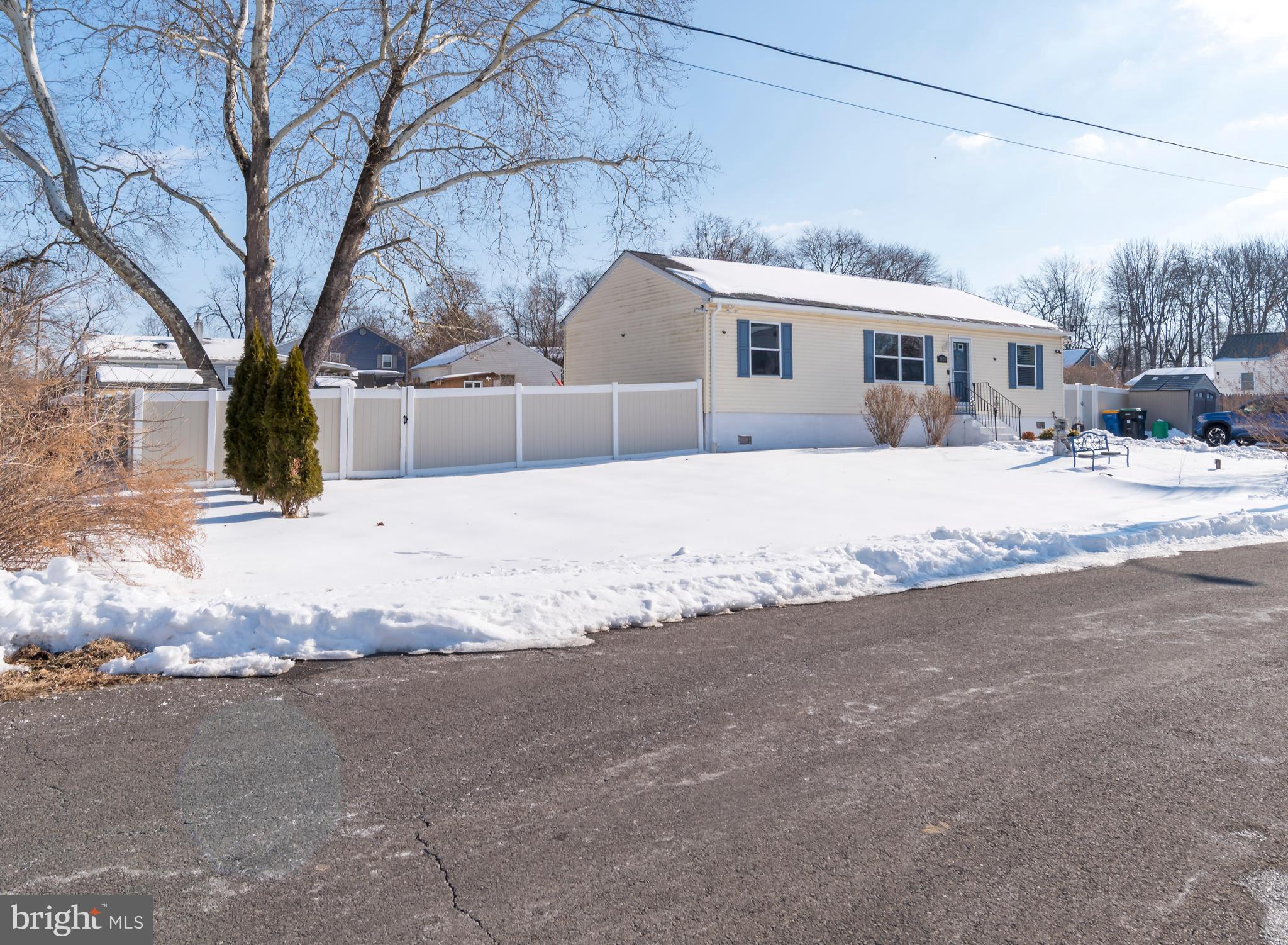 NEWPORTVILLE - Residential