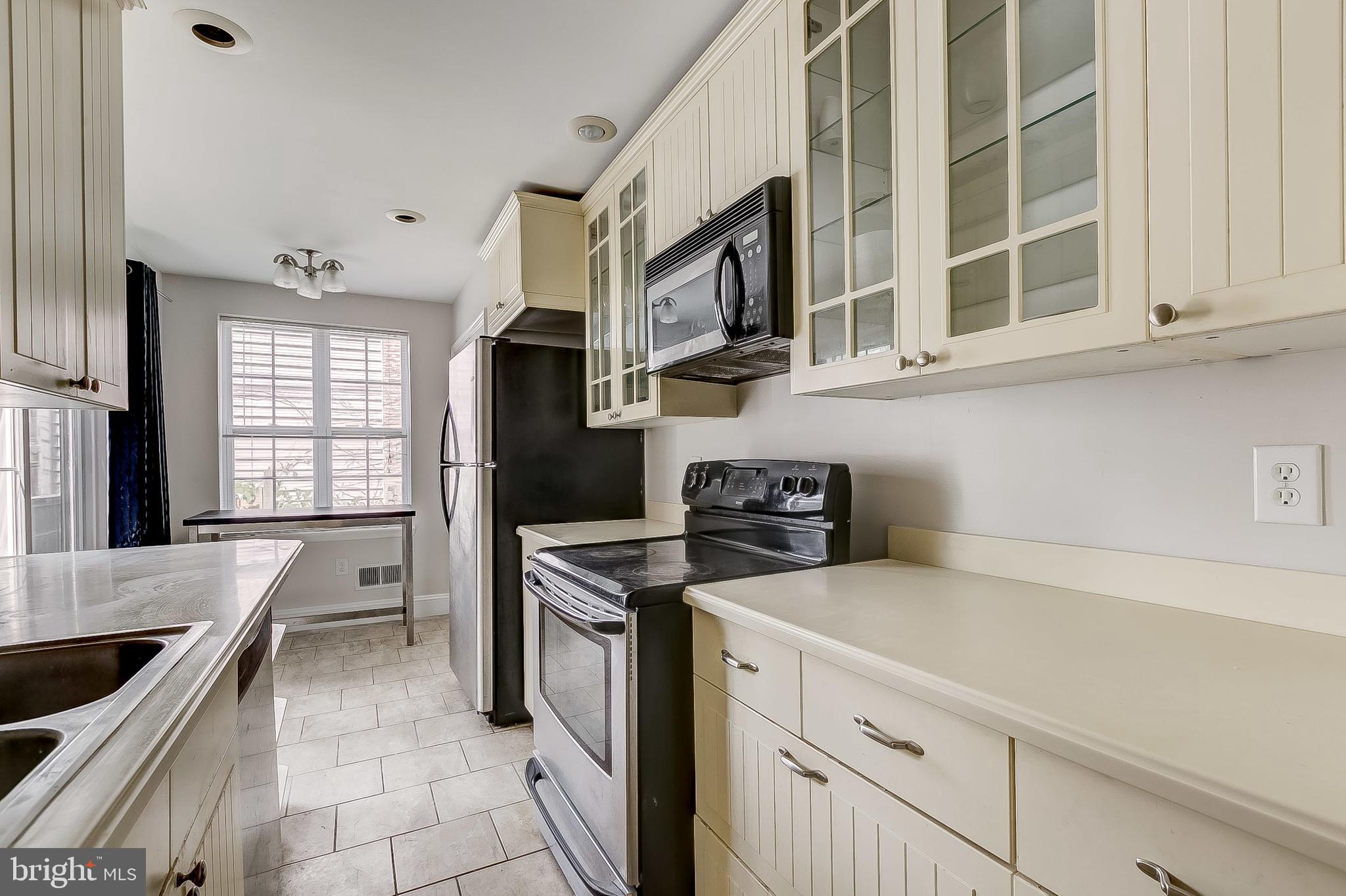 HOLLINS MARKET - Residential