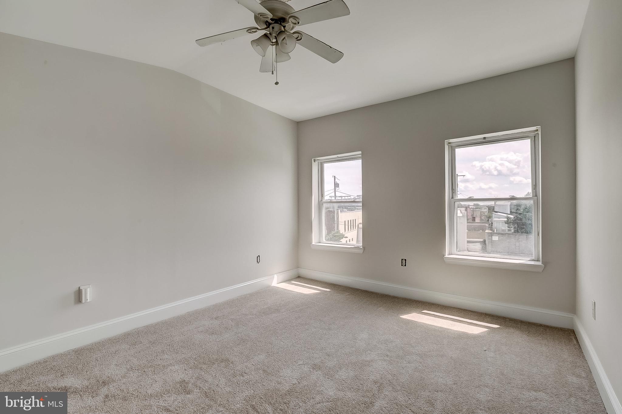 HOLLINS MARKET - Residential