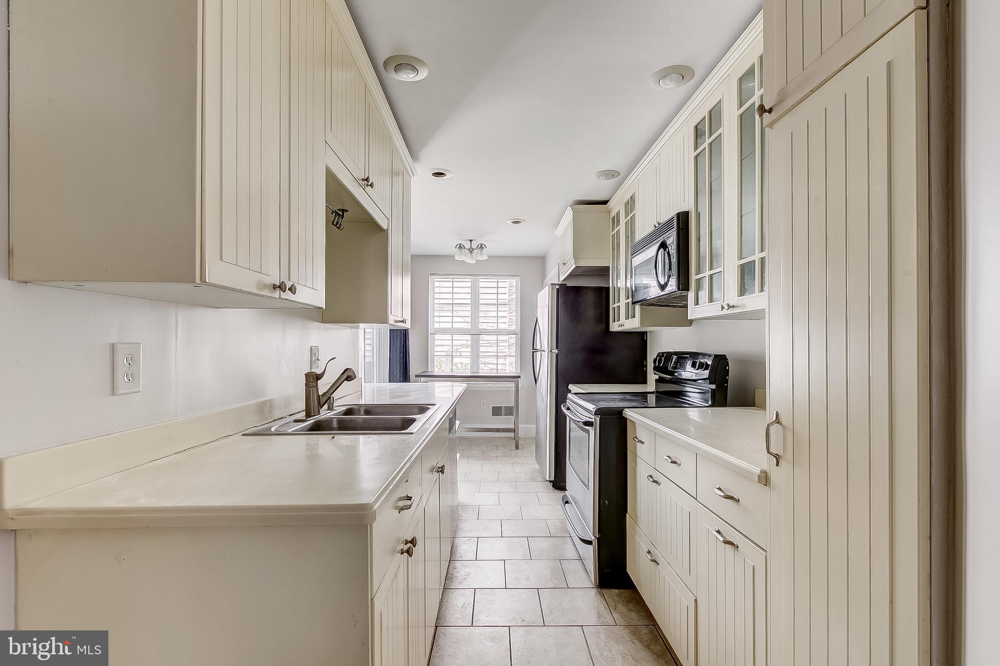 HOLLINS MARKET - Residential