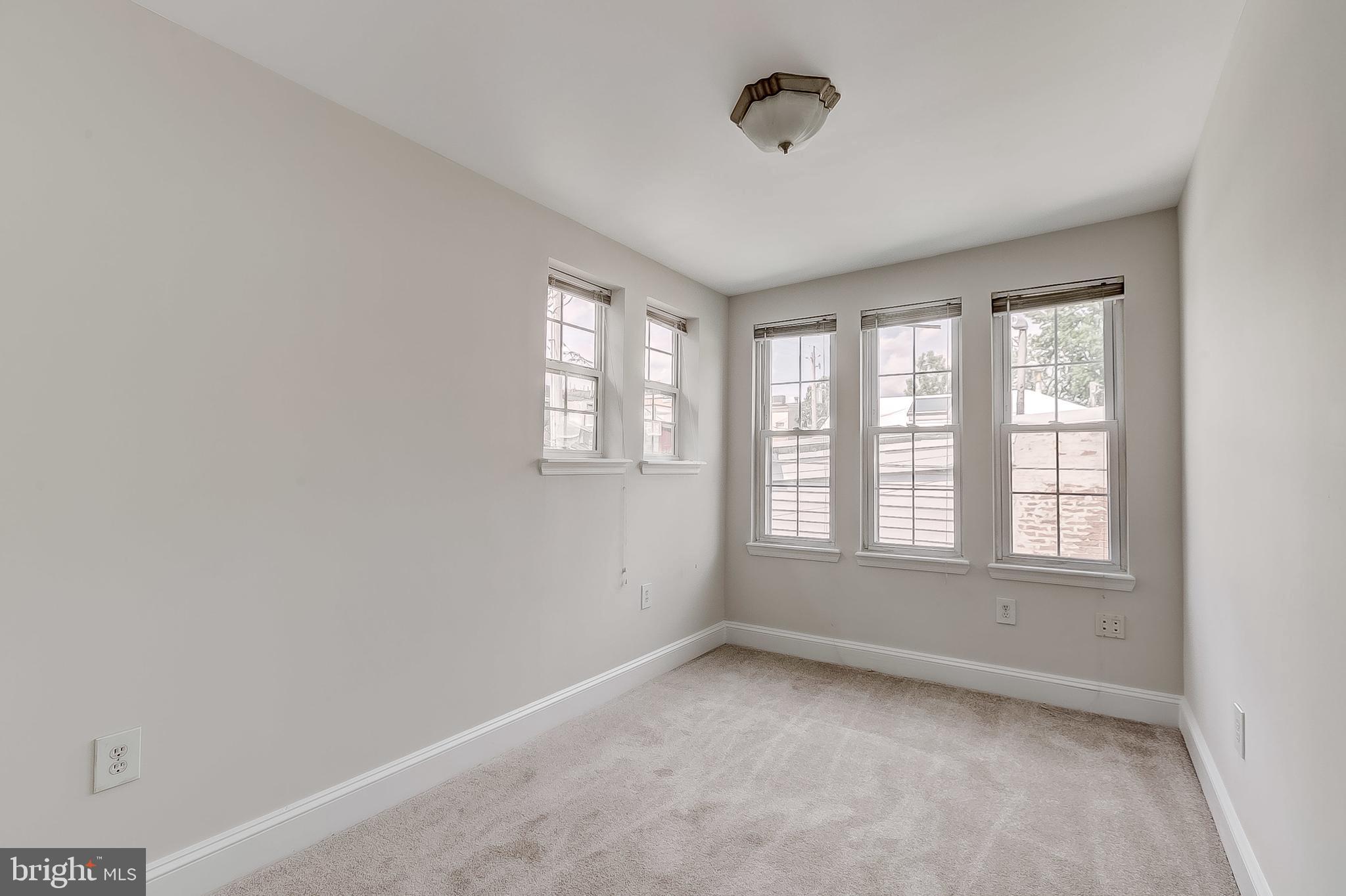 HOLLINS MARKET - Residential