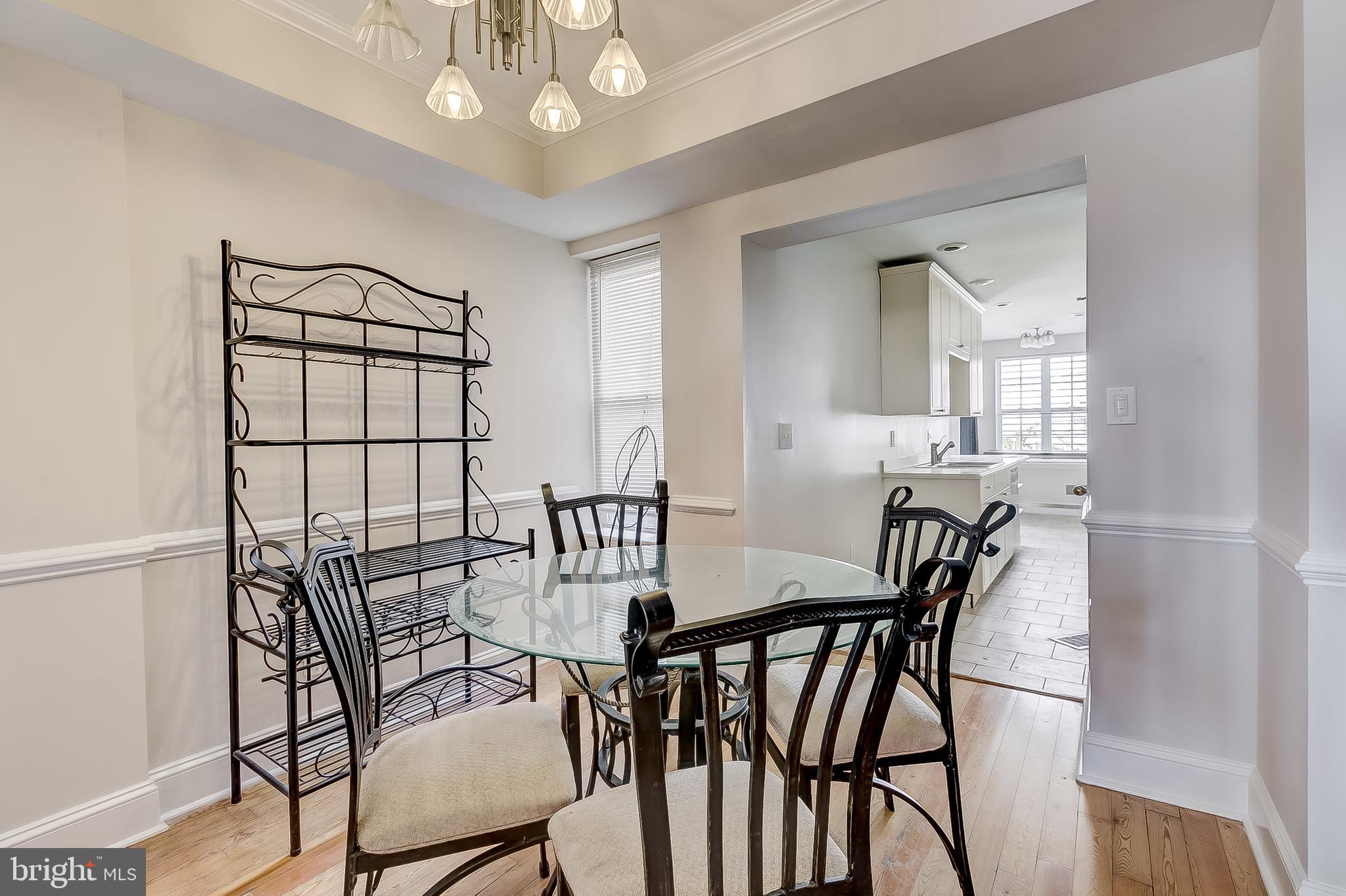 HOLLINS MARKET - Residential